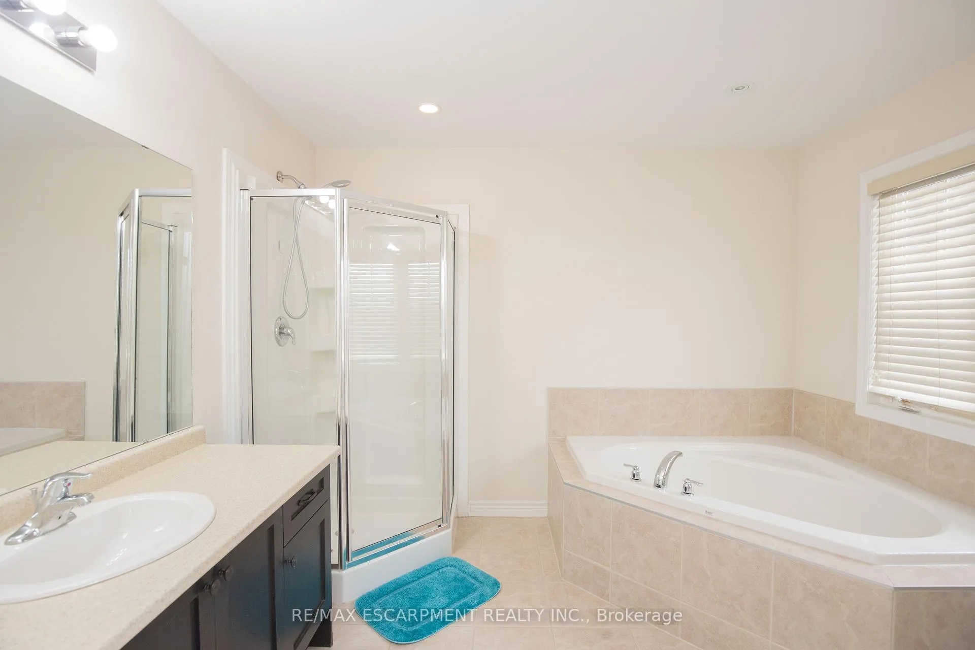 Photo 38 of 331 Stonehenge Drive, Hamilton, Meadowlands — HOMEH