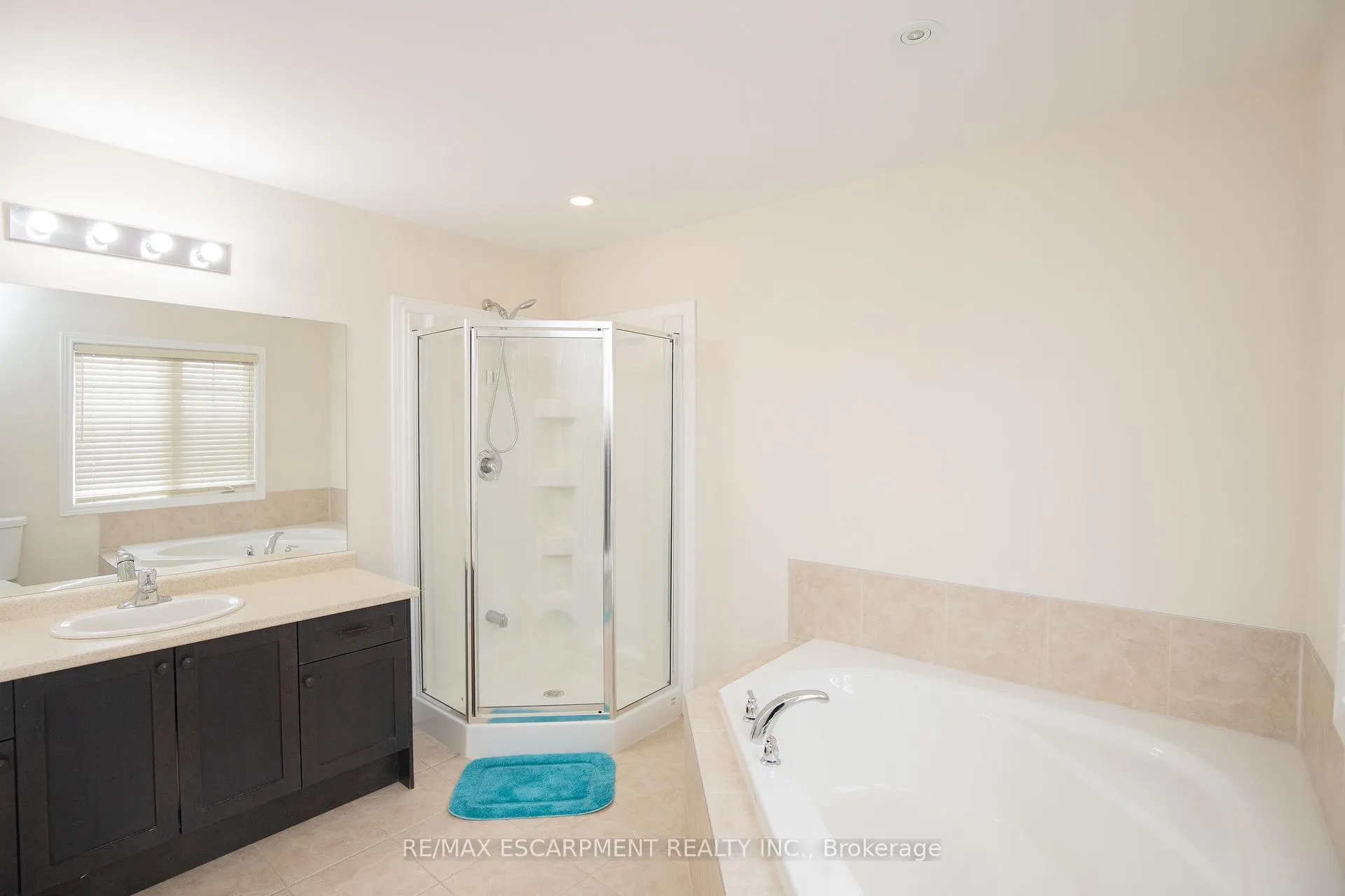 Photo 40 of 331 Stonehenge Drive, Hamilton, Meadowlands — HOMEH