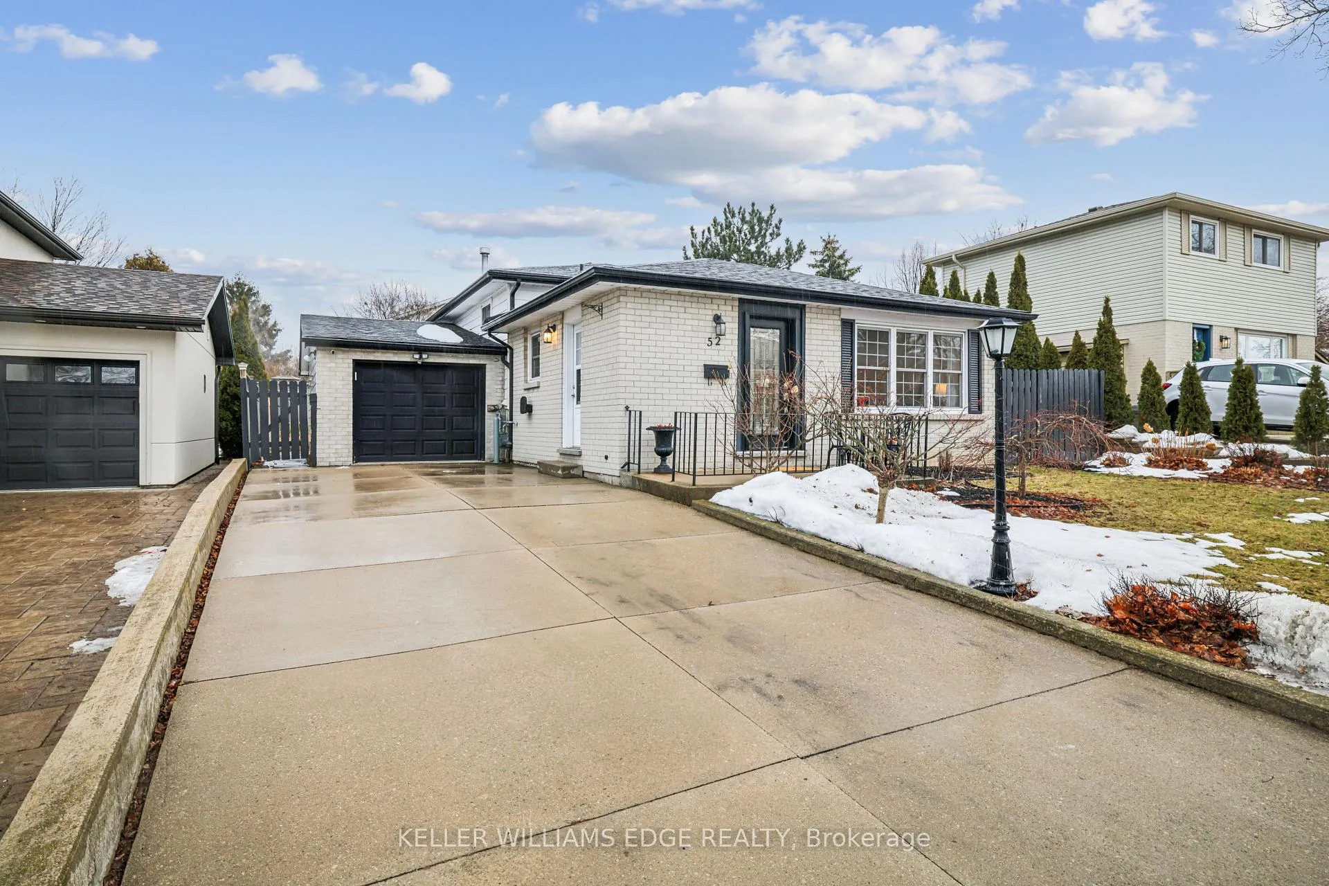 Photo 3 of 52 Belleau Street, Hamilton, Stoney Creek Mountain — HOMEH
