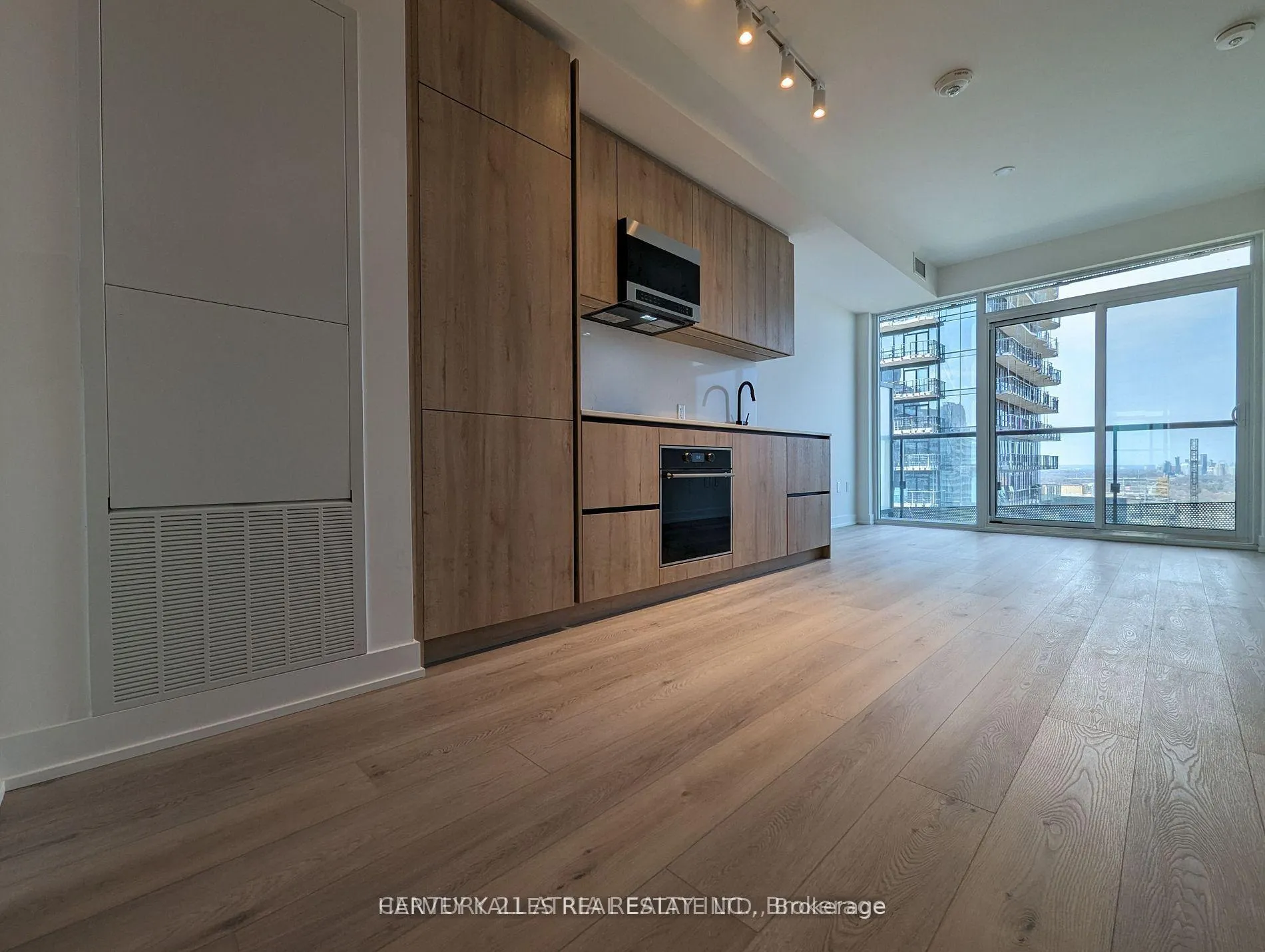 Front of Unit 3206, 117 Broadway Avenue