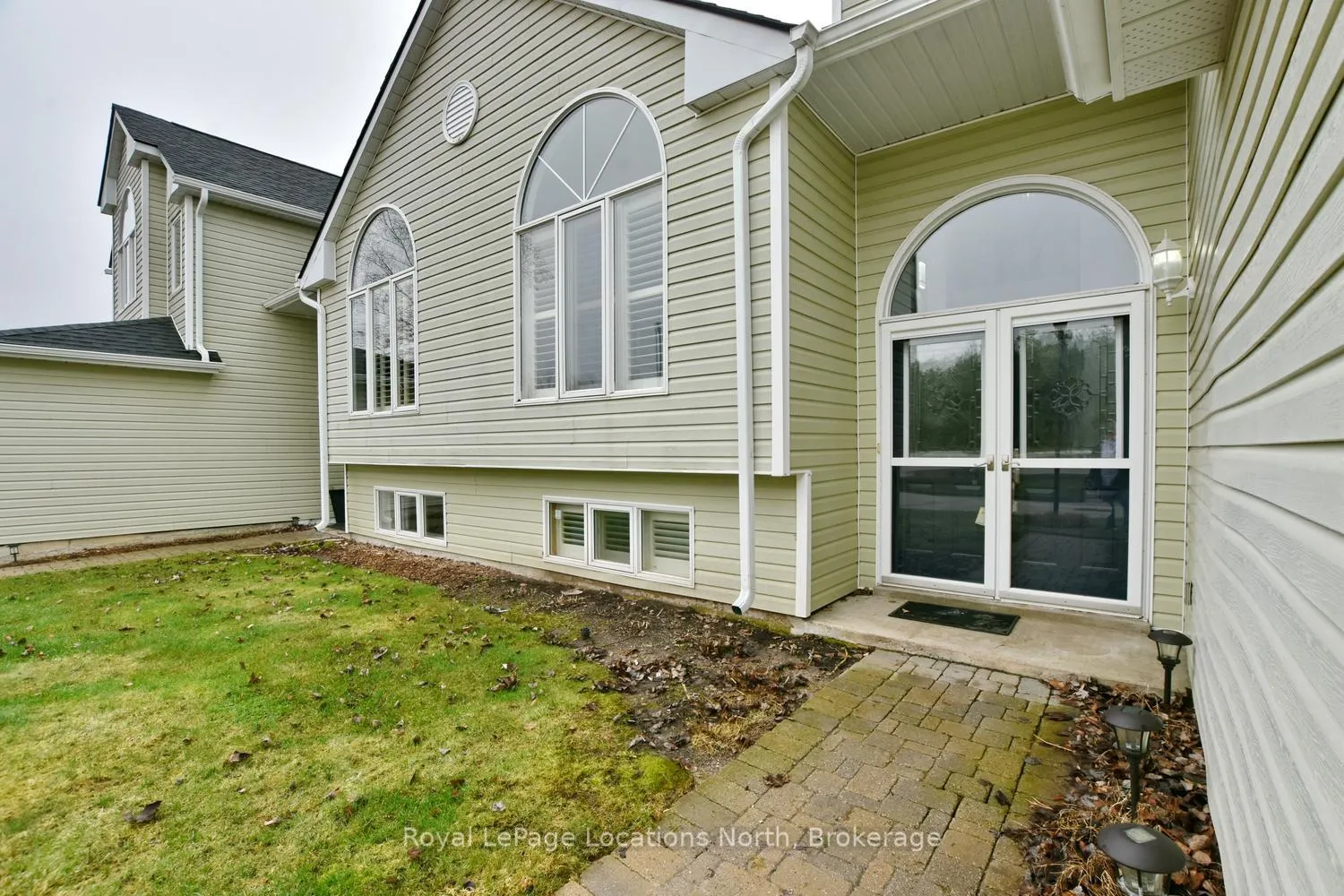 Photo 2 of 61 Barker Boulevard, Collingwood — HOMEH