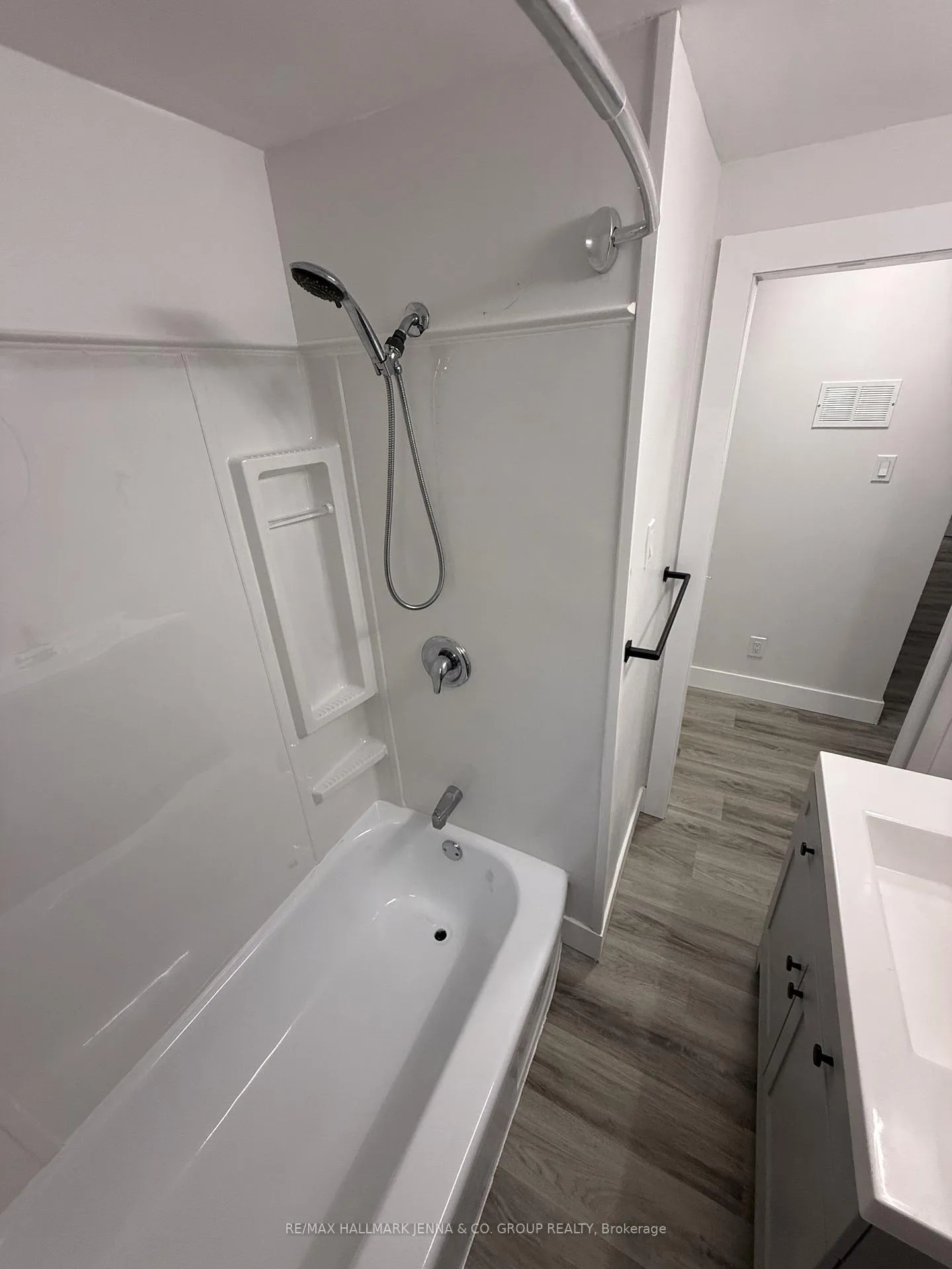Photo 14 of Unit 3, 280 Blake Boulevard, Ottawa, Vanier — HOMEH