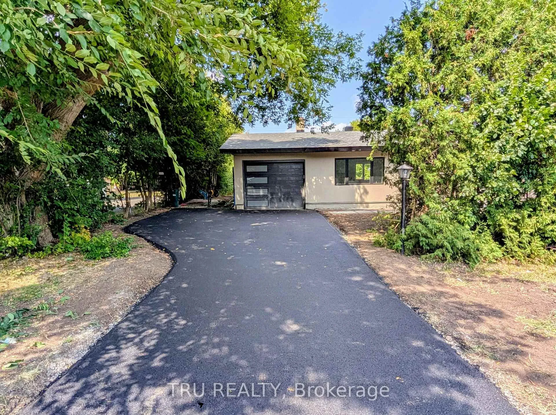 Photo 2 of 39 Sunnycrest Drive, Ottawa, City View/Skyline/Fisher Heights/Parkwood Hills — HOMEH