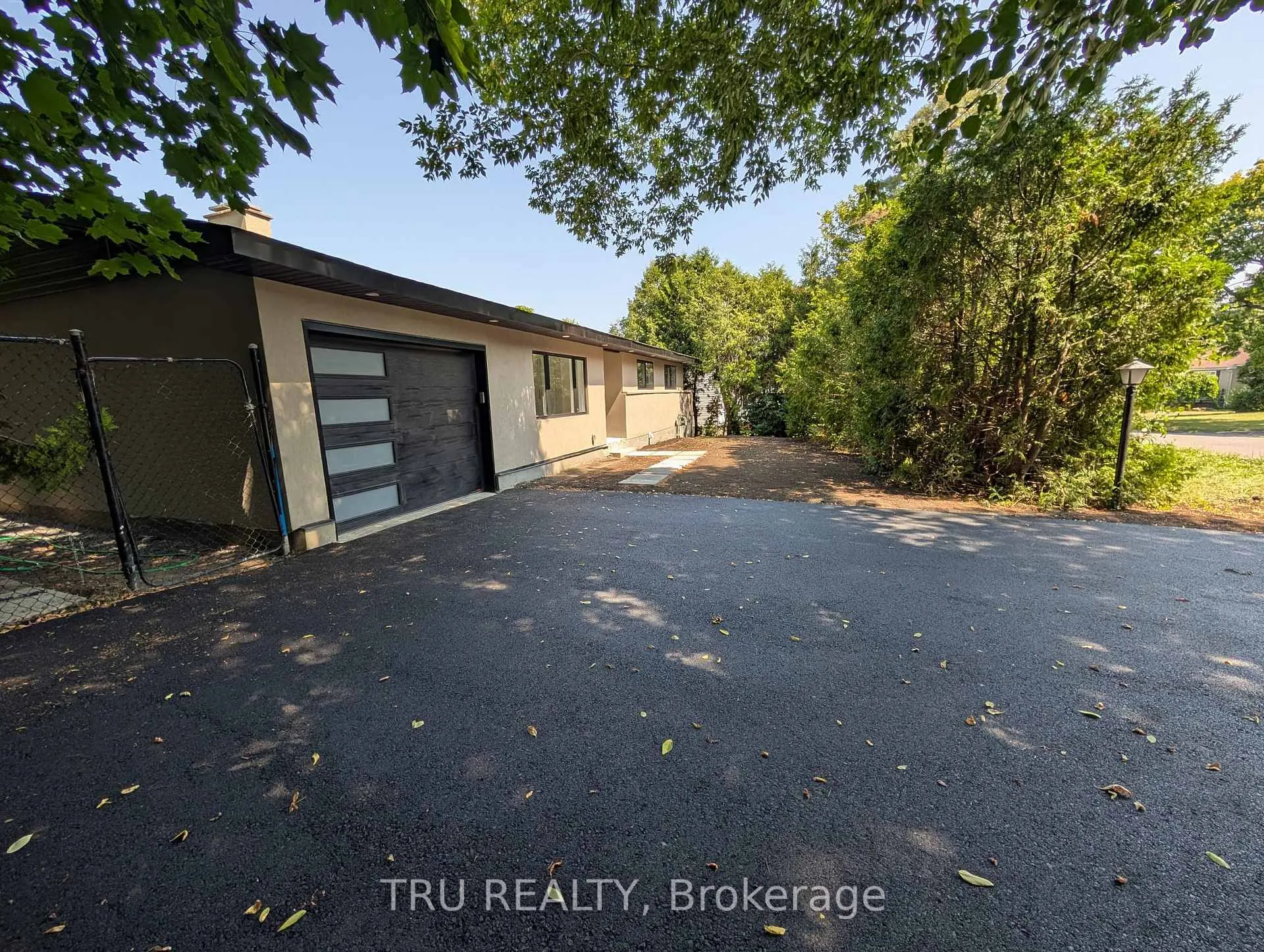 Photo 3 of 39 Sunnycrest Drive, Ottawa, City View/Skyline/Fisher Heights/Parkwood Hills — HOMEH