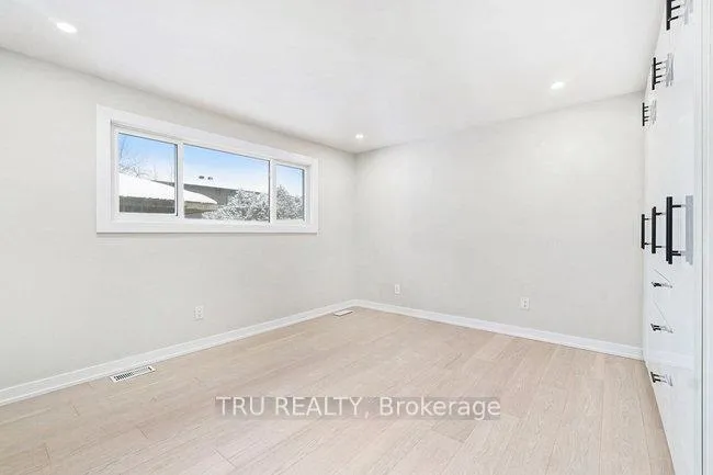 Photo 19 of 39 Sunnycrest Drive, Ottawa, City View/Skyline/Fisher Heights/Parkwood Hills — HOMEH