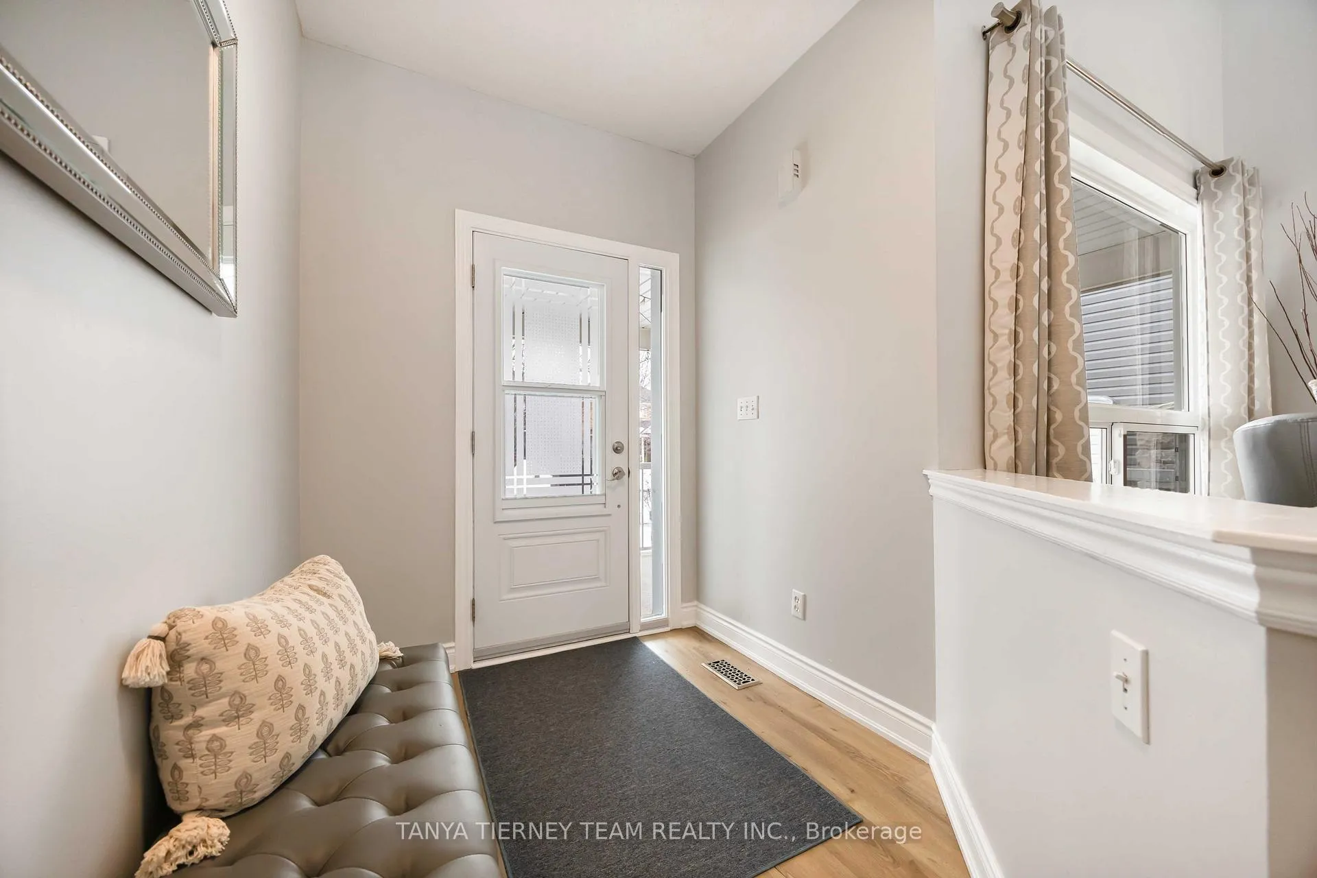 Photo 5 of 140 Vipond Road, Whitby, Brooklin — HOMEH