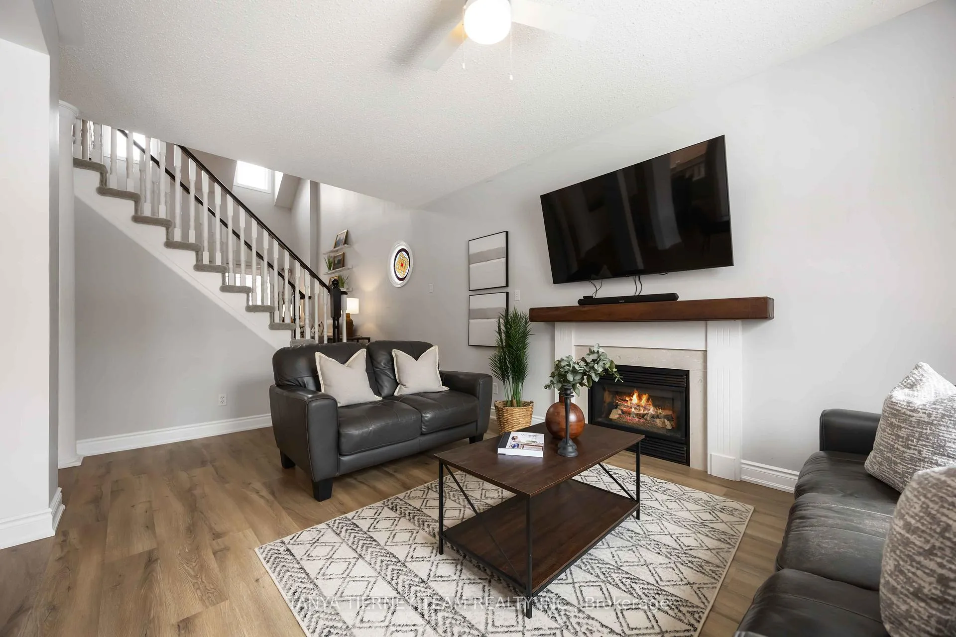 Photo 11 of 140 Vipond Road, Whitby, Brooklin — HOMEH