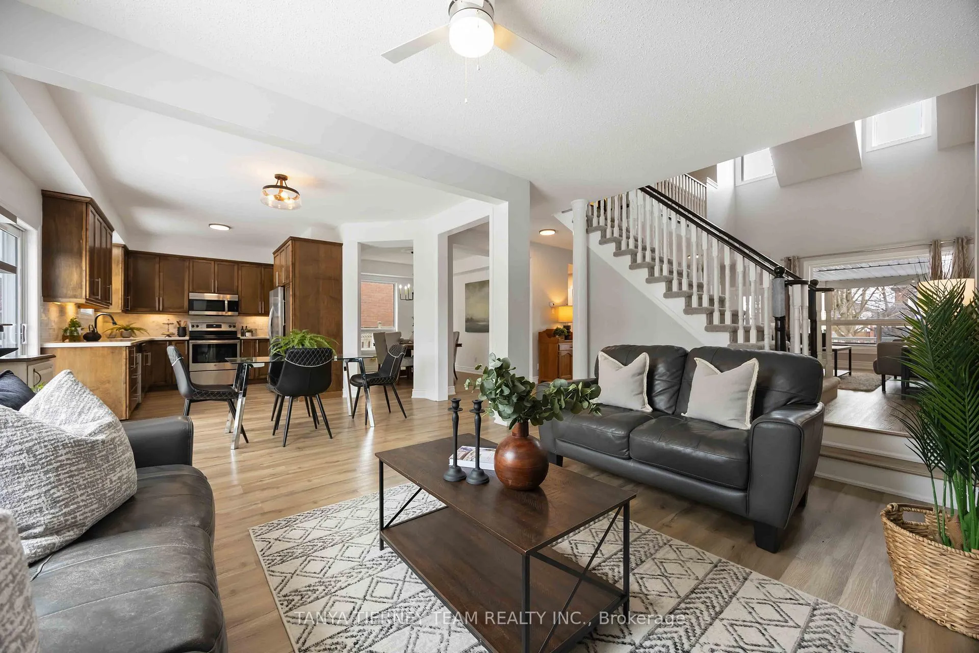 Photo 12 of 140 Vipond Road, Whitby, Brooklin — HOMEH