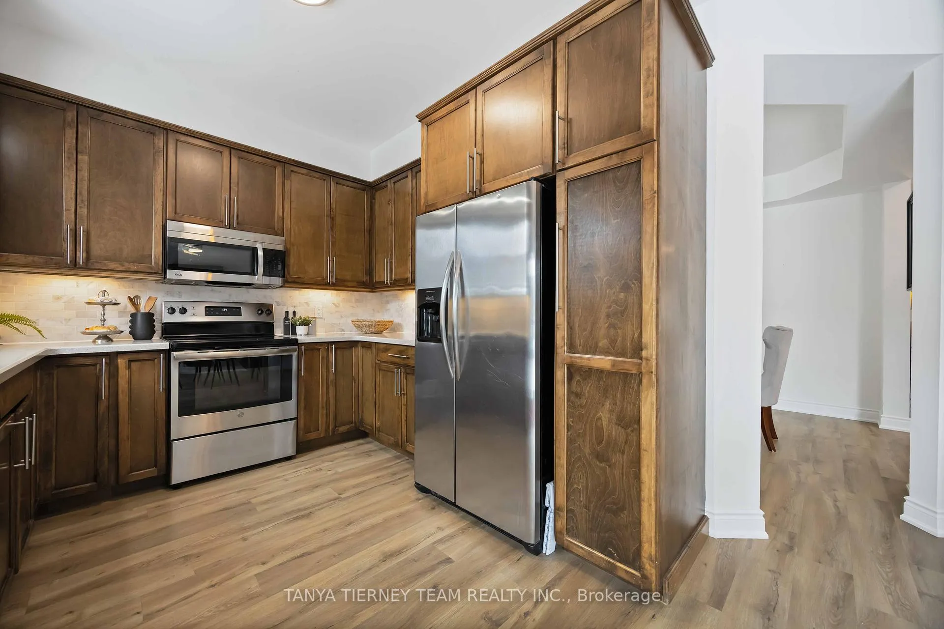 Photo 18 of 140 Vipond Road, Whitby, Brooklin — HOMEH