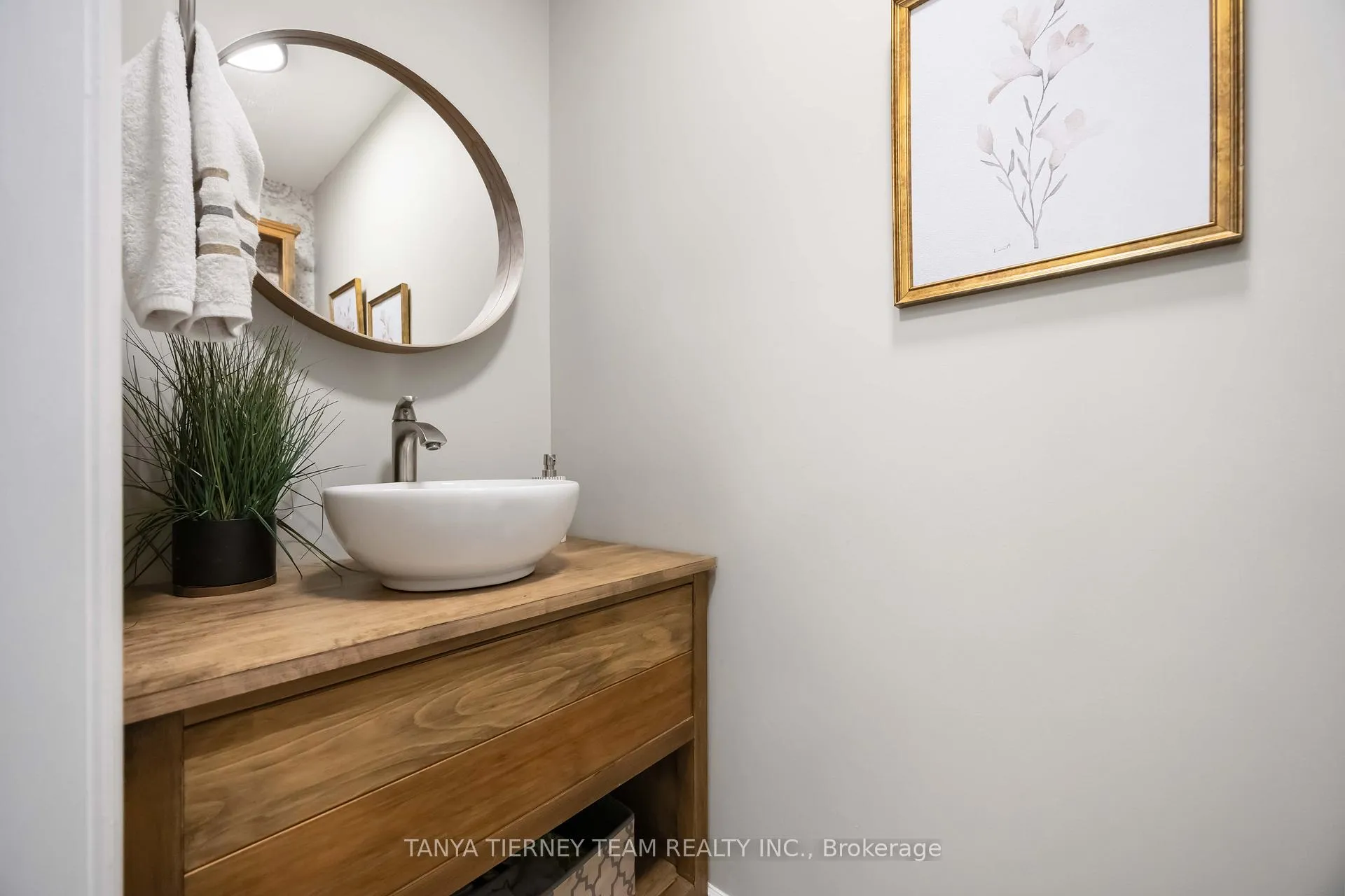 Photo 20 of 140 Vipond Road, Whitby, Brooklin — HOMEH