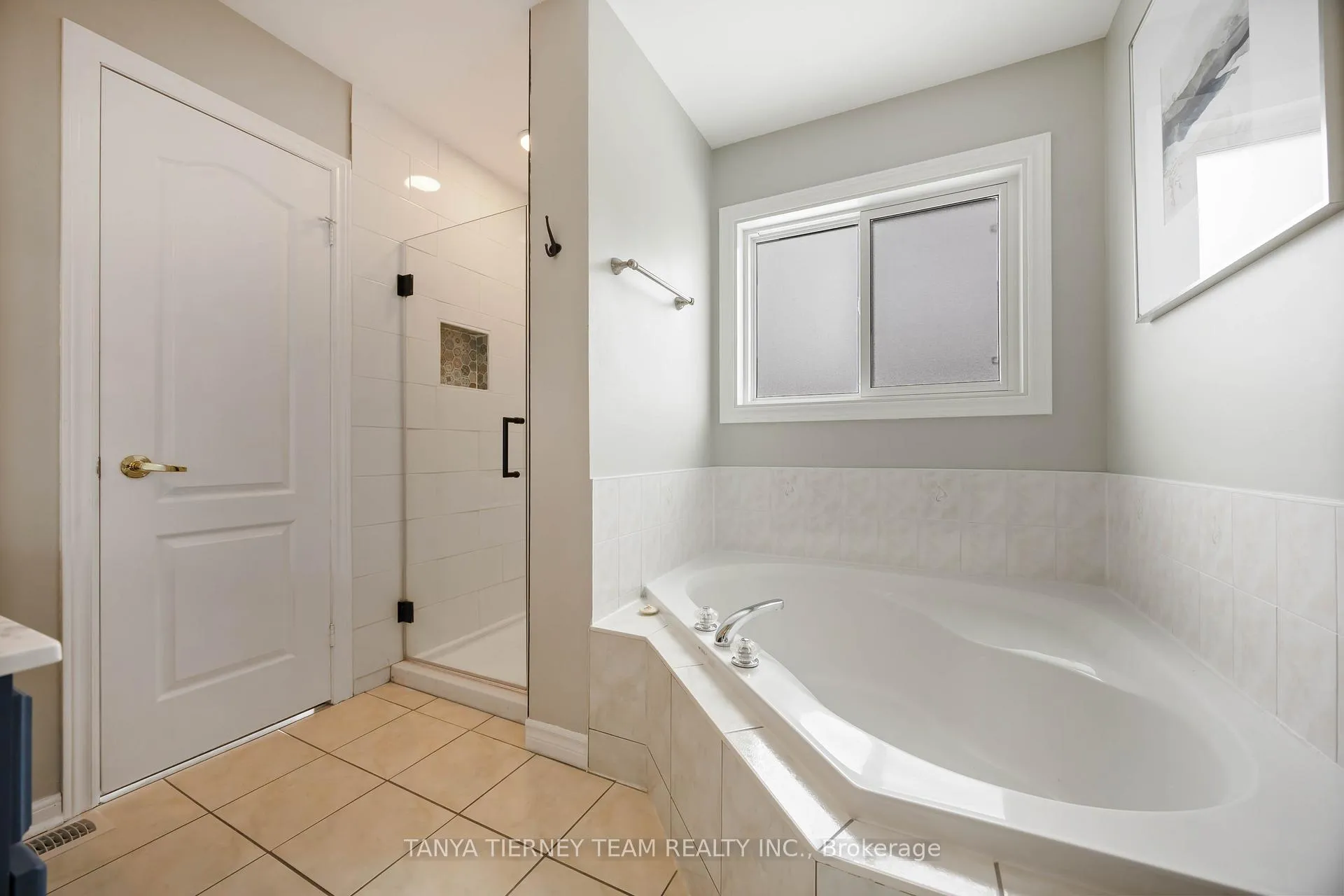 Photo 27 of 140 Vipond Road, Whitby, Brooklin — HOMEH