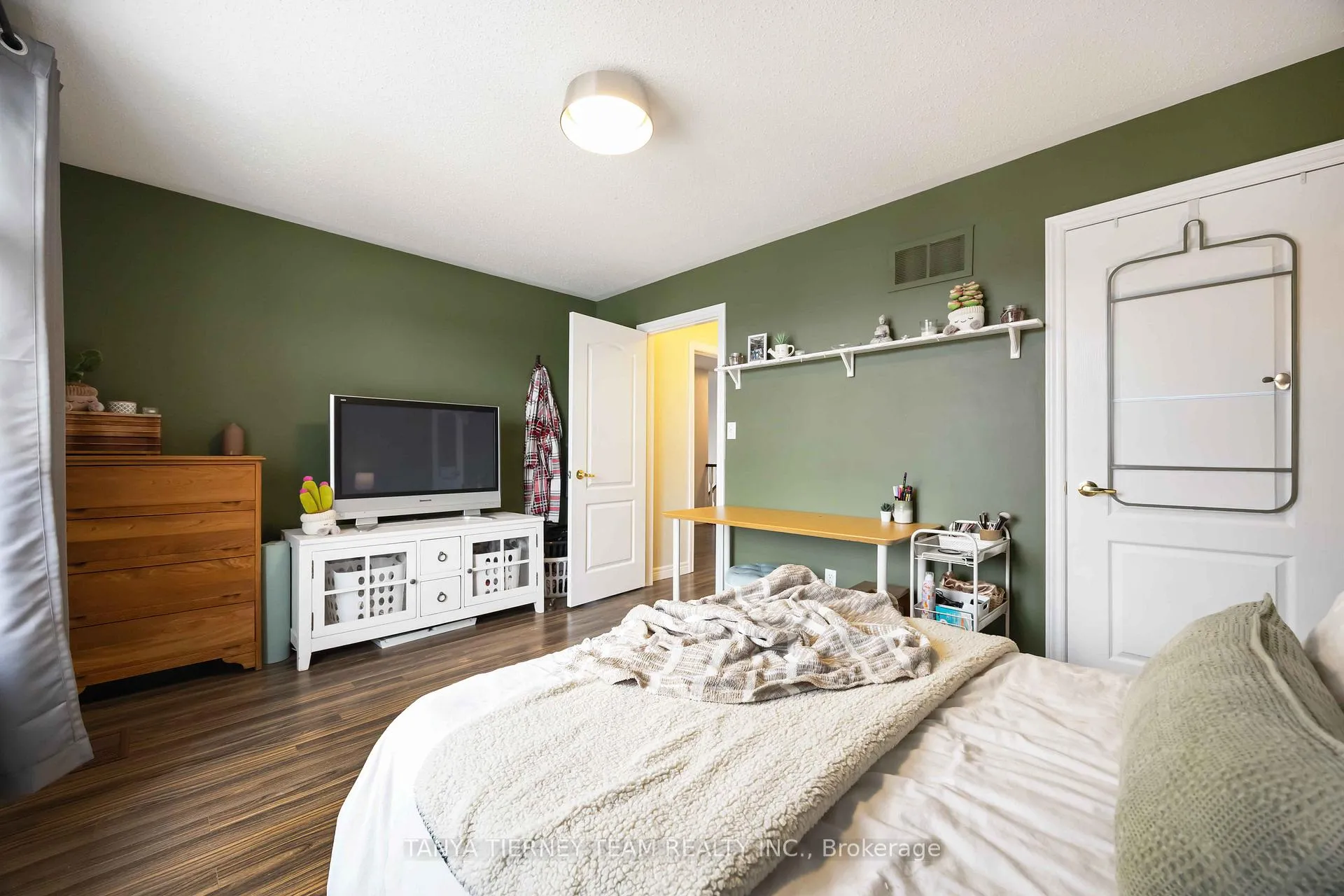 Photo 34 of 140 Vipond Road, Whitby, Brooklin — HOMEH