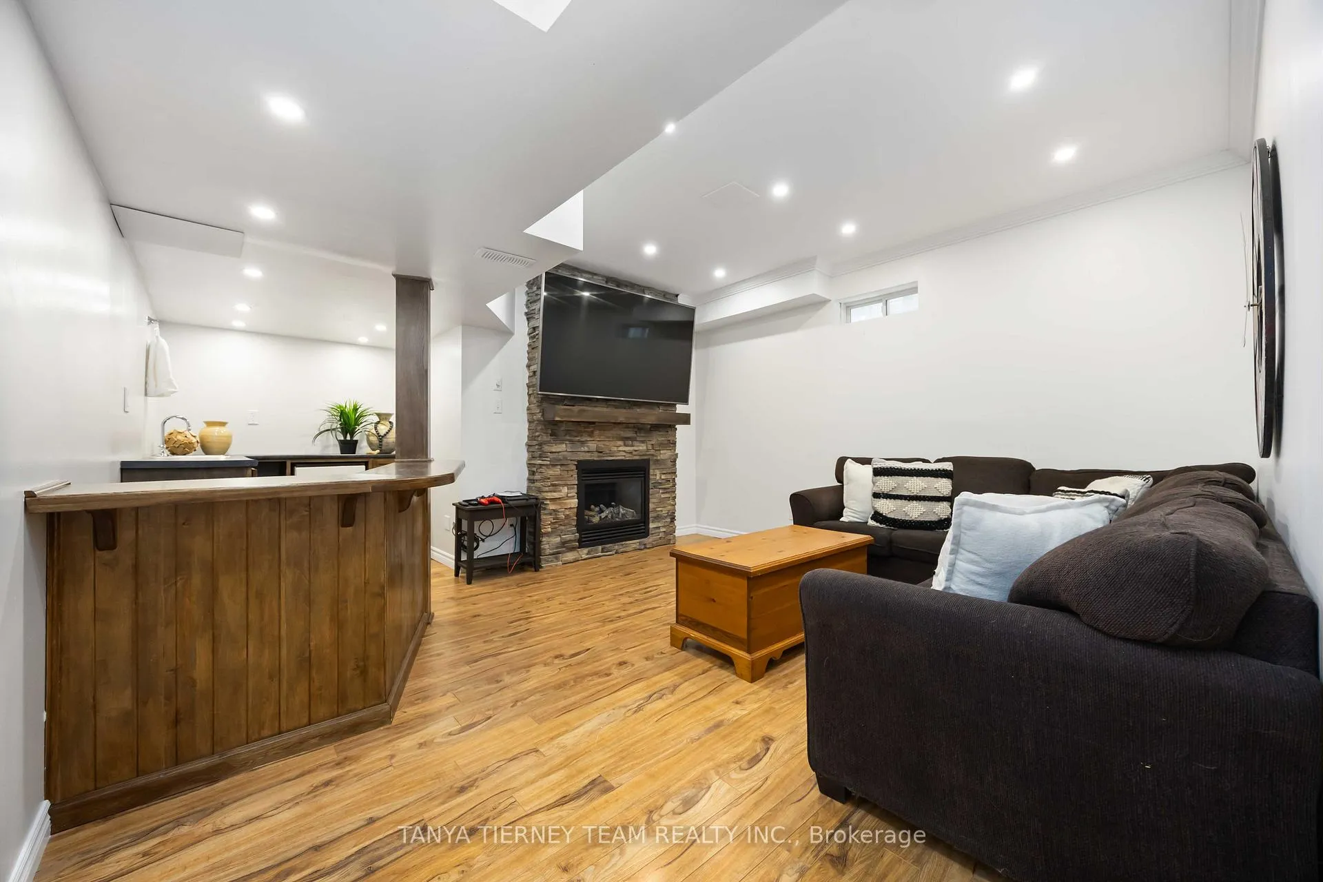 Photo 36 of 140 Vipond Road, Whitby, Brooklin — HOMEH