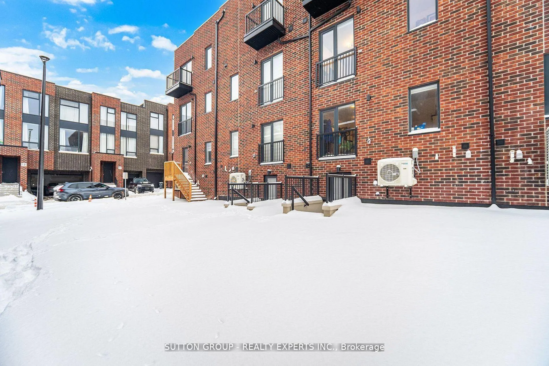 Photo 4 of 5 Taylor Court, Caledon, Bolton West — HOMEH