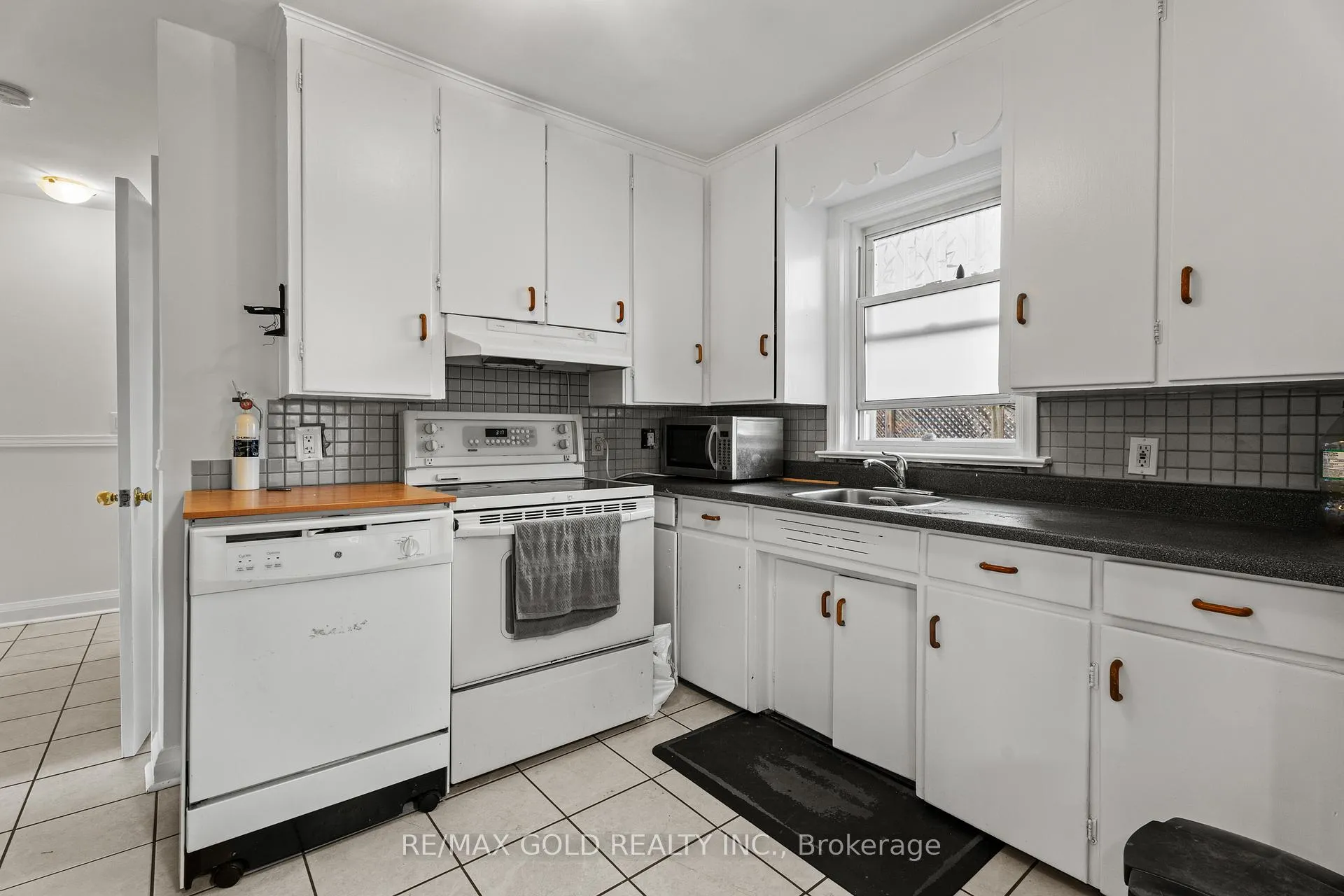 Photo 4 of 59A David Street, Brampton, Downtown Brampton — HOMEH