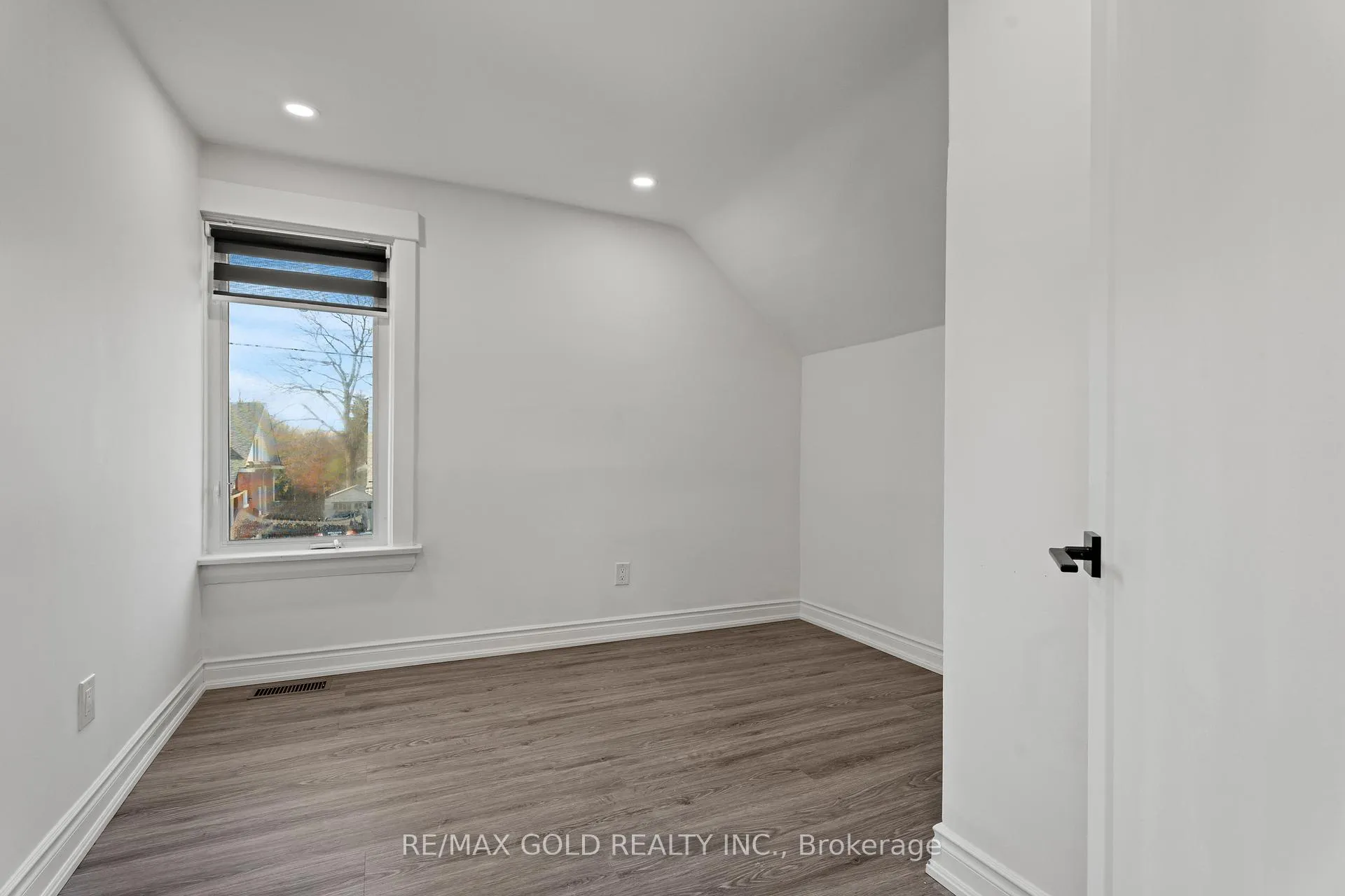 Photo 12 of 59 David Street, Brampton, Downtown Brampton — HOMEH