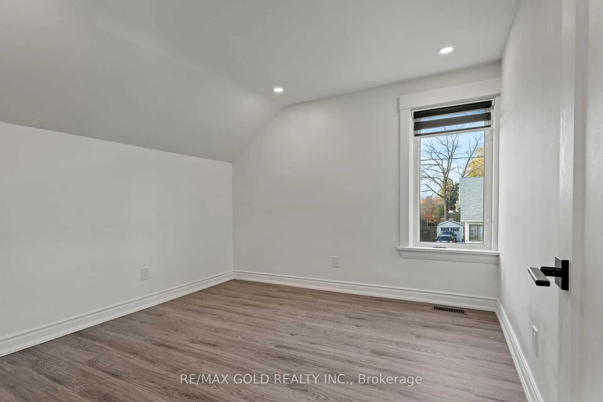 Photo 14 of 59 David Street, Brampton, Downtown Brampton — HOMEH