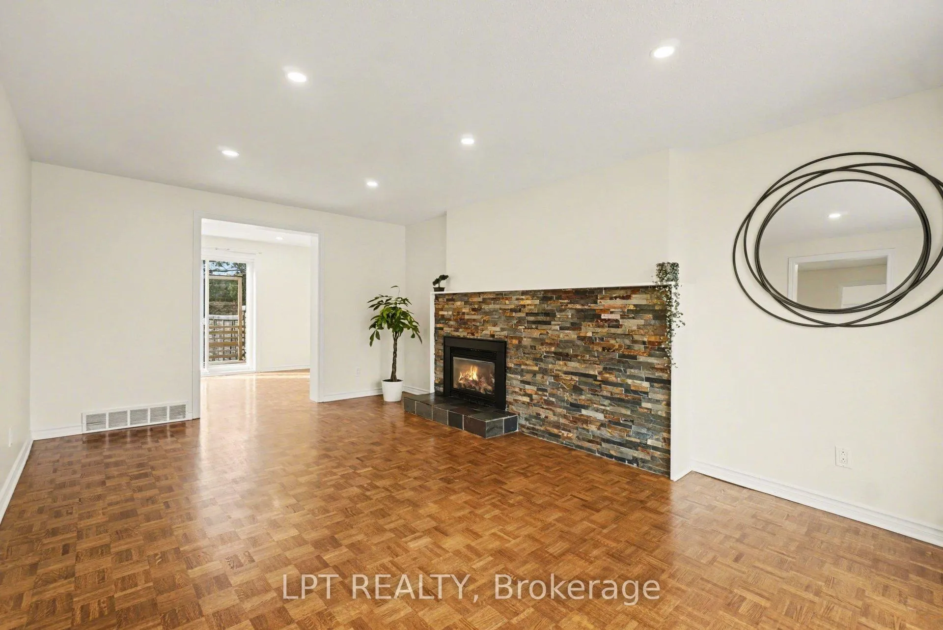Photo 7 of 38 Lindhurst Crescent, Ottawa, Briargreen — HOMEH