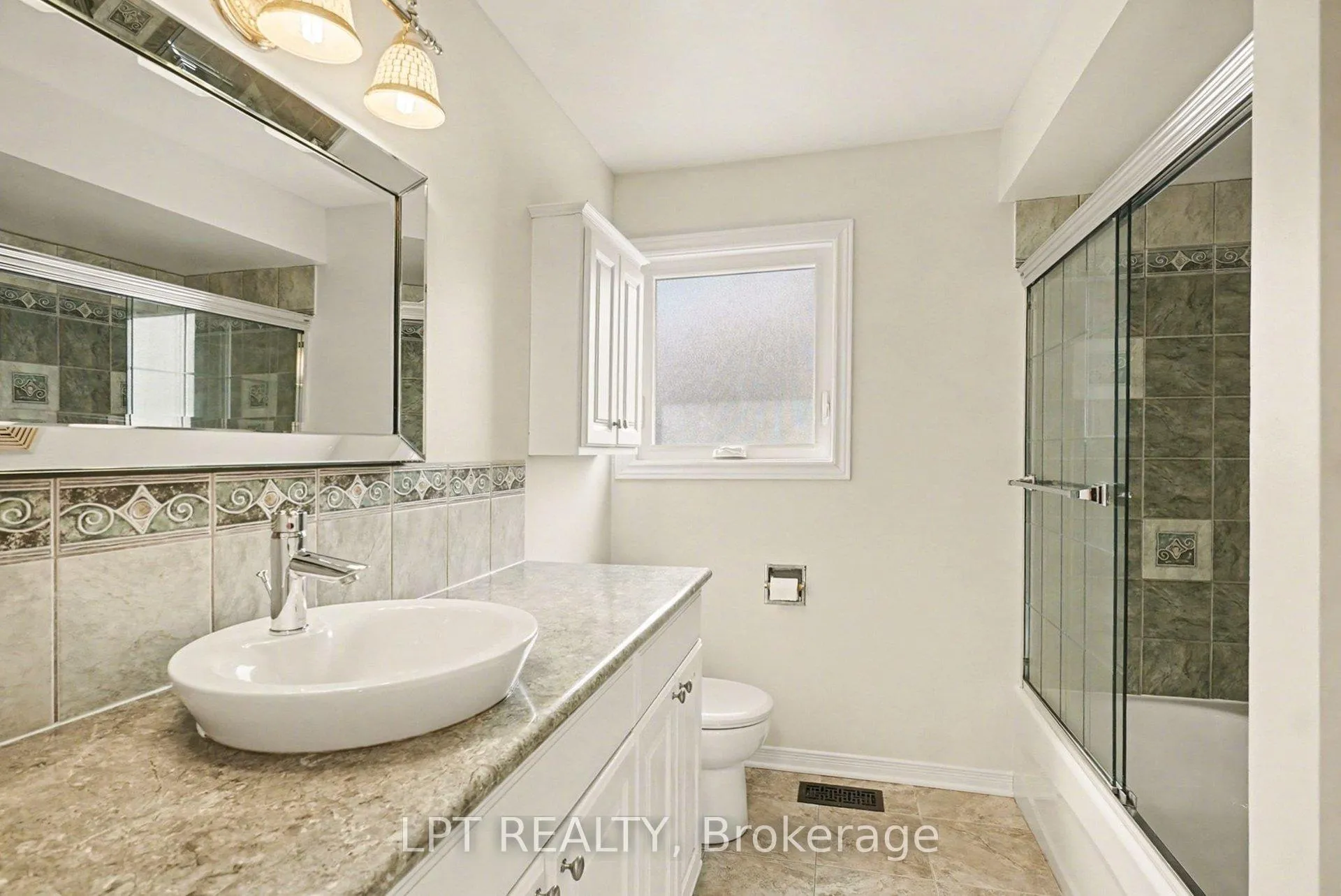 Photo 15 of 38 Lindhurst Crescent, Ottawa, Briargreen — HOMEH