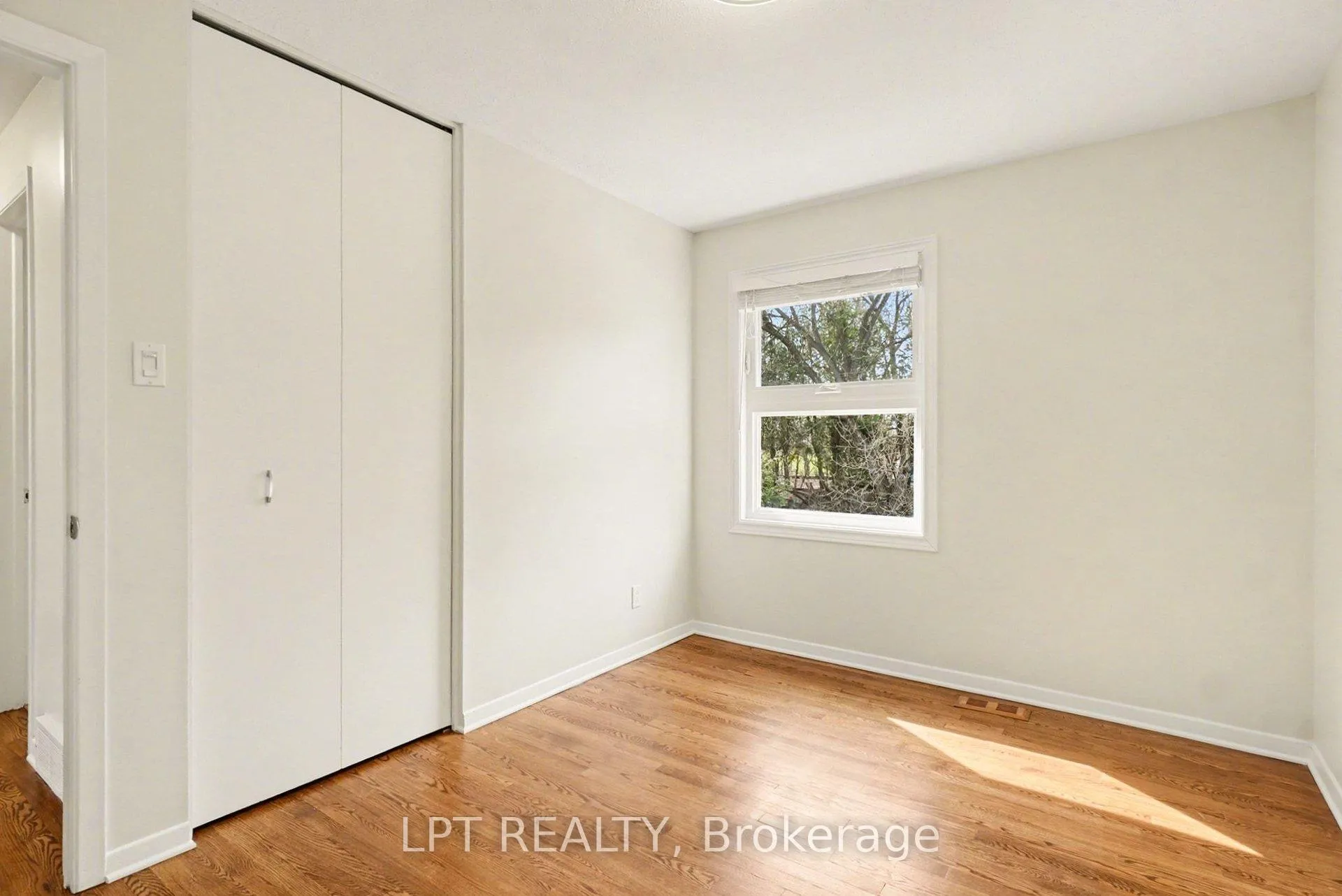 Photo 17 of 38 Lindhurst Crescent, Ottawa, Briargreen — HOMEH
