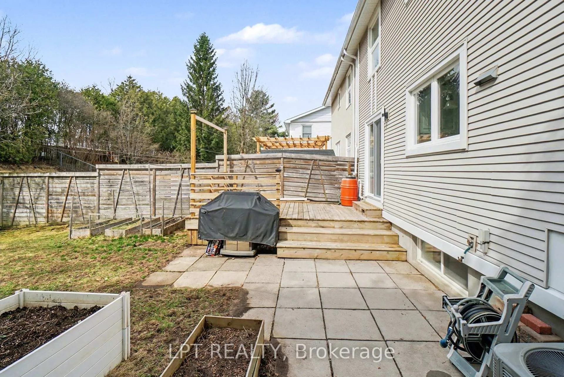 Photo 22 of 38 Lindhurst Crescent, Ottawa, Briargreen — HOMEH