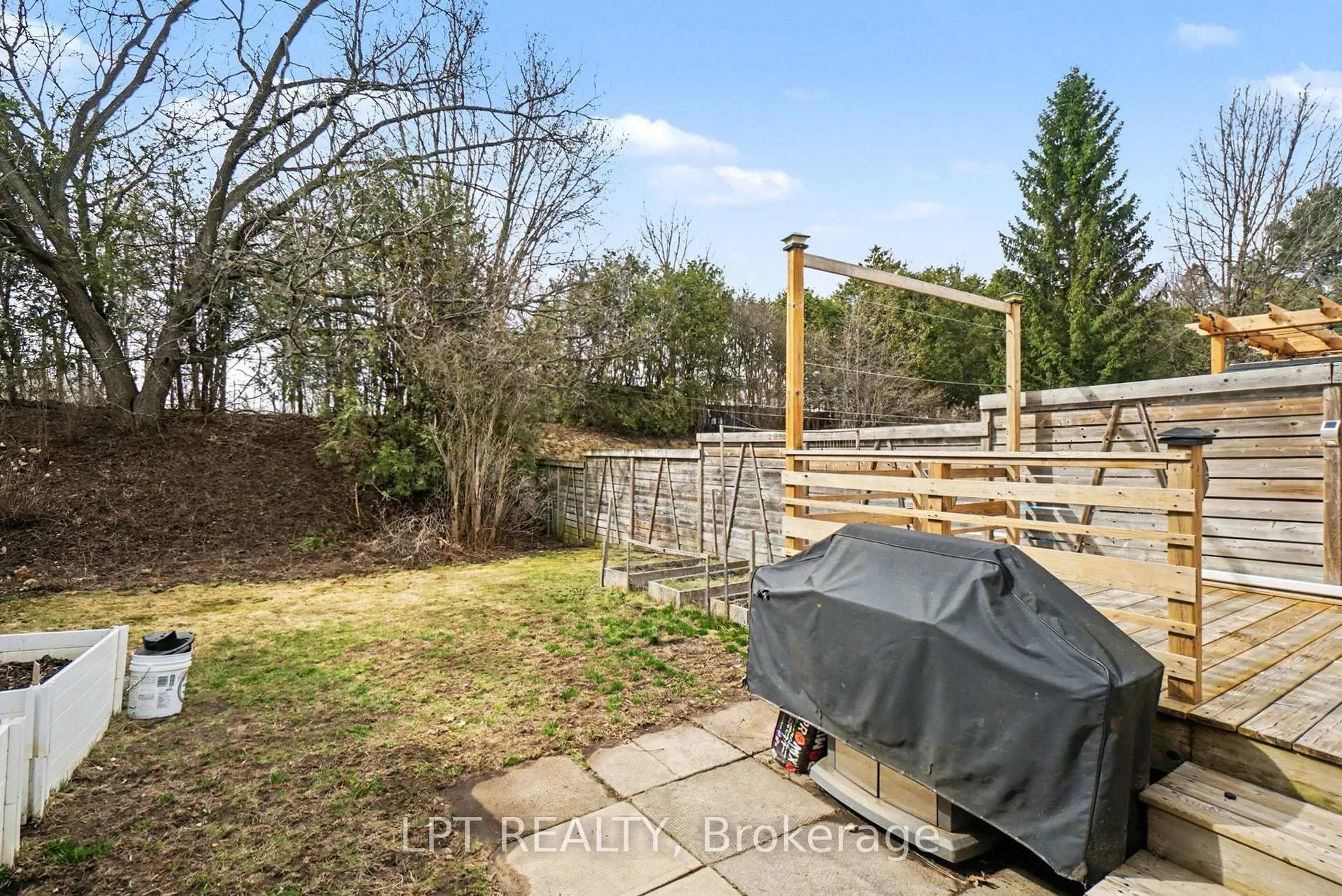Photo 23 of 38 Lindhurst Crescent, Ottawa, Briargreen — HOMEH