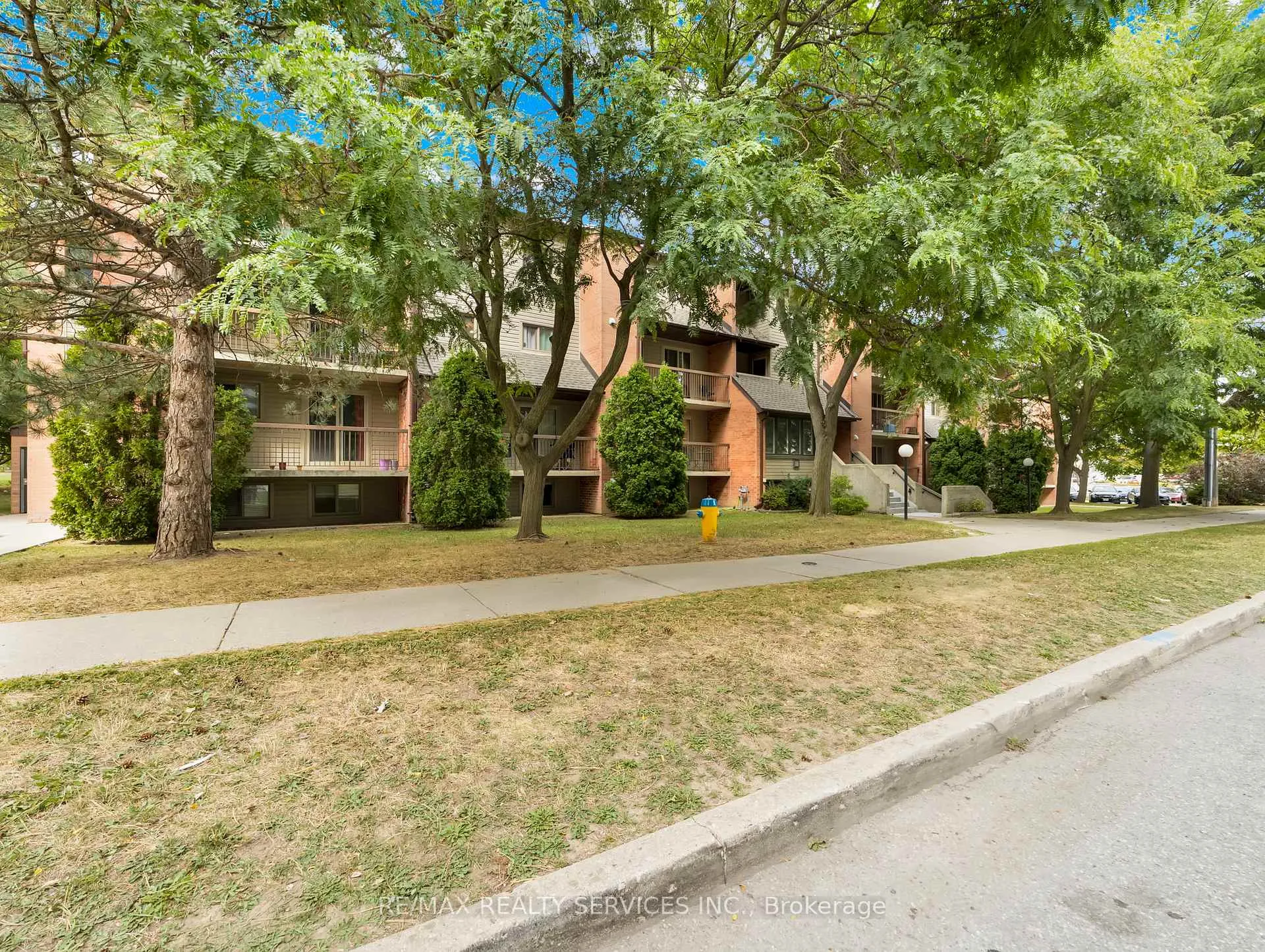 Photo 4 of Unit 103, 30 Hickory Street E, Waterloo, Beechwood/University — HOMEH