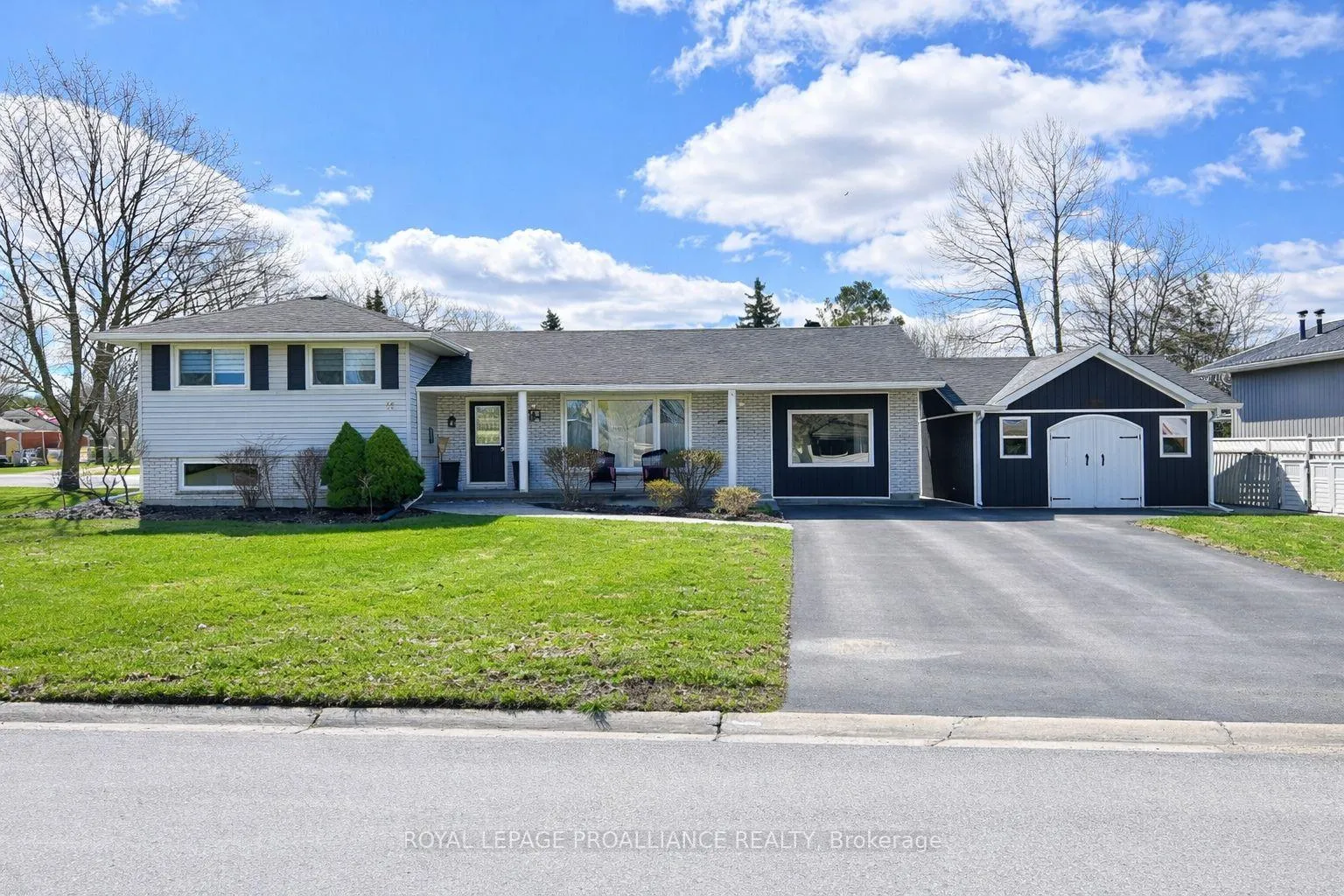 Photo 1 of 11 Stavebank Road, Belleville, Belleville Ward — HOMEH