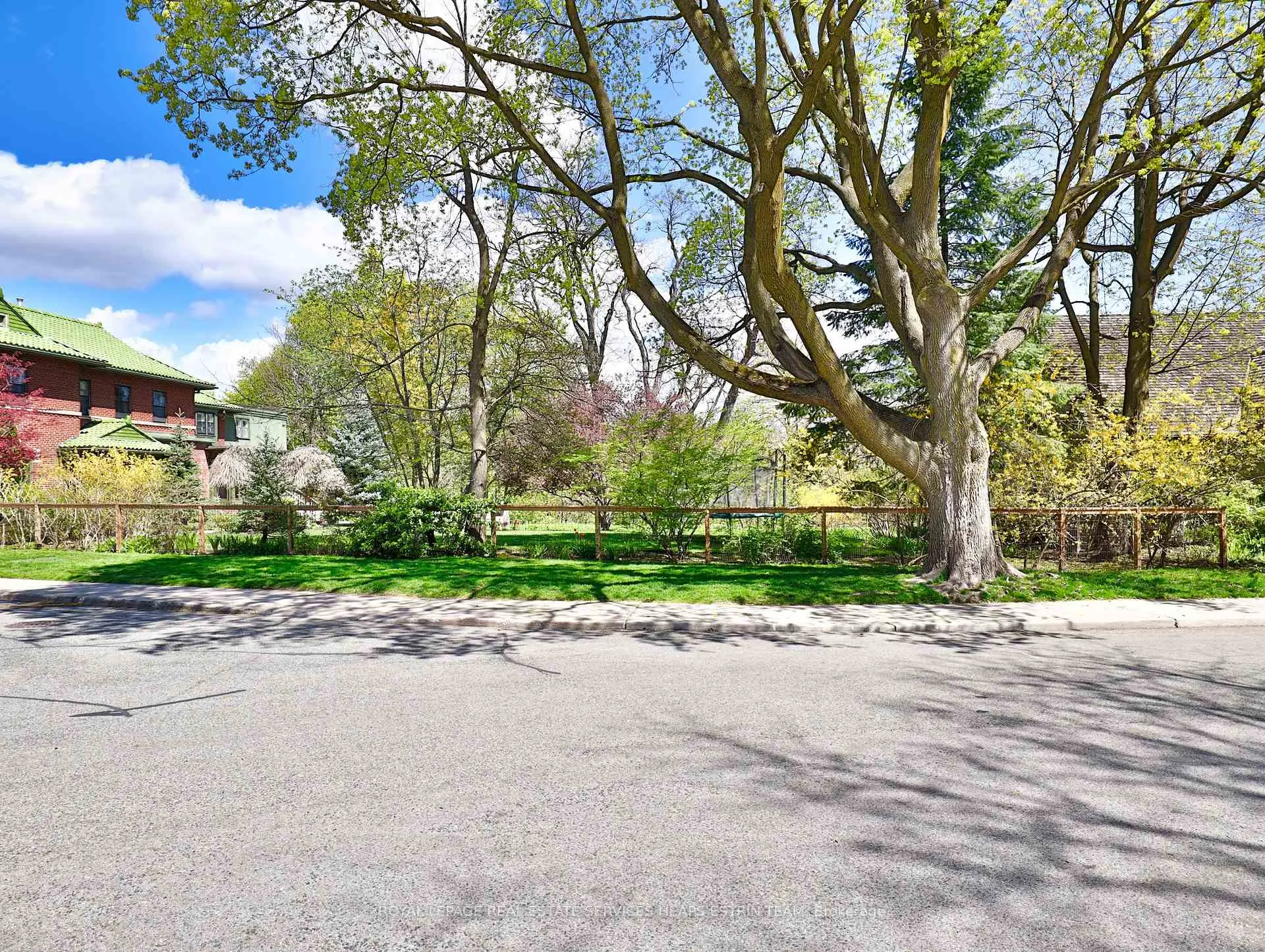 Photo 8 of 133 & 135 Hudson Drive, Toronto, Rosedale-Moore Park — HOMEH