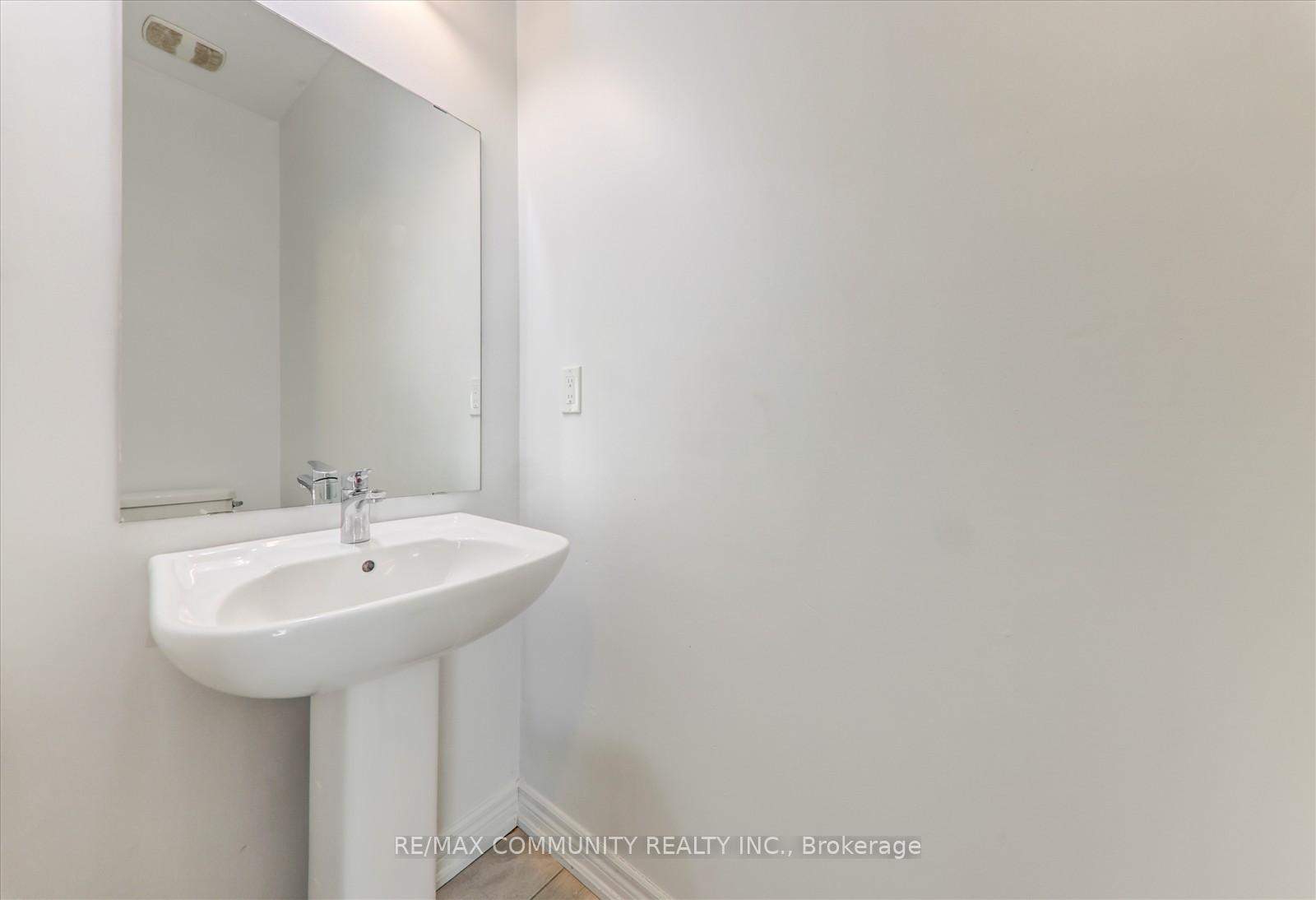 Photo 9 of 10 Whitehand Drive, Clarington, Newcastle — HOMEH