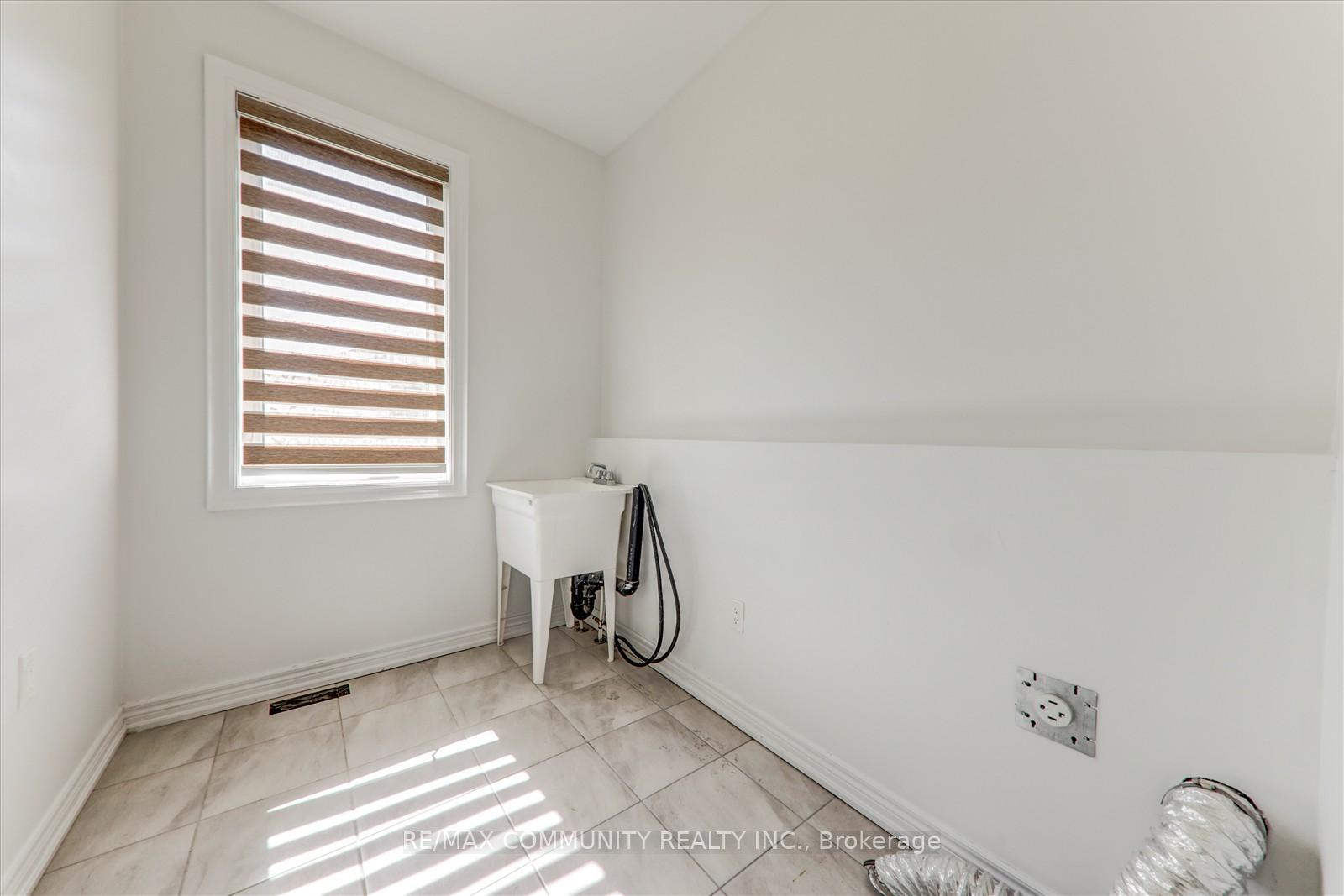Photo 10 of 10 Whitehand Drive, Clarington, Newcastle — HOMEH