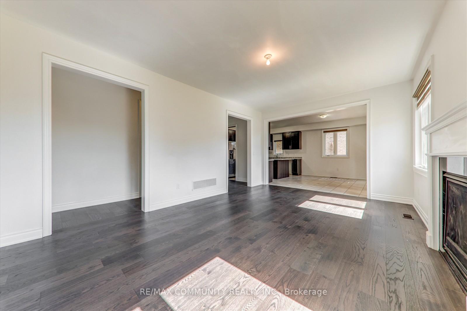 Photo 13 of 10 Whitehand Drive, Clarington, Newcastle — HOMEH