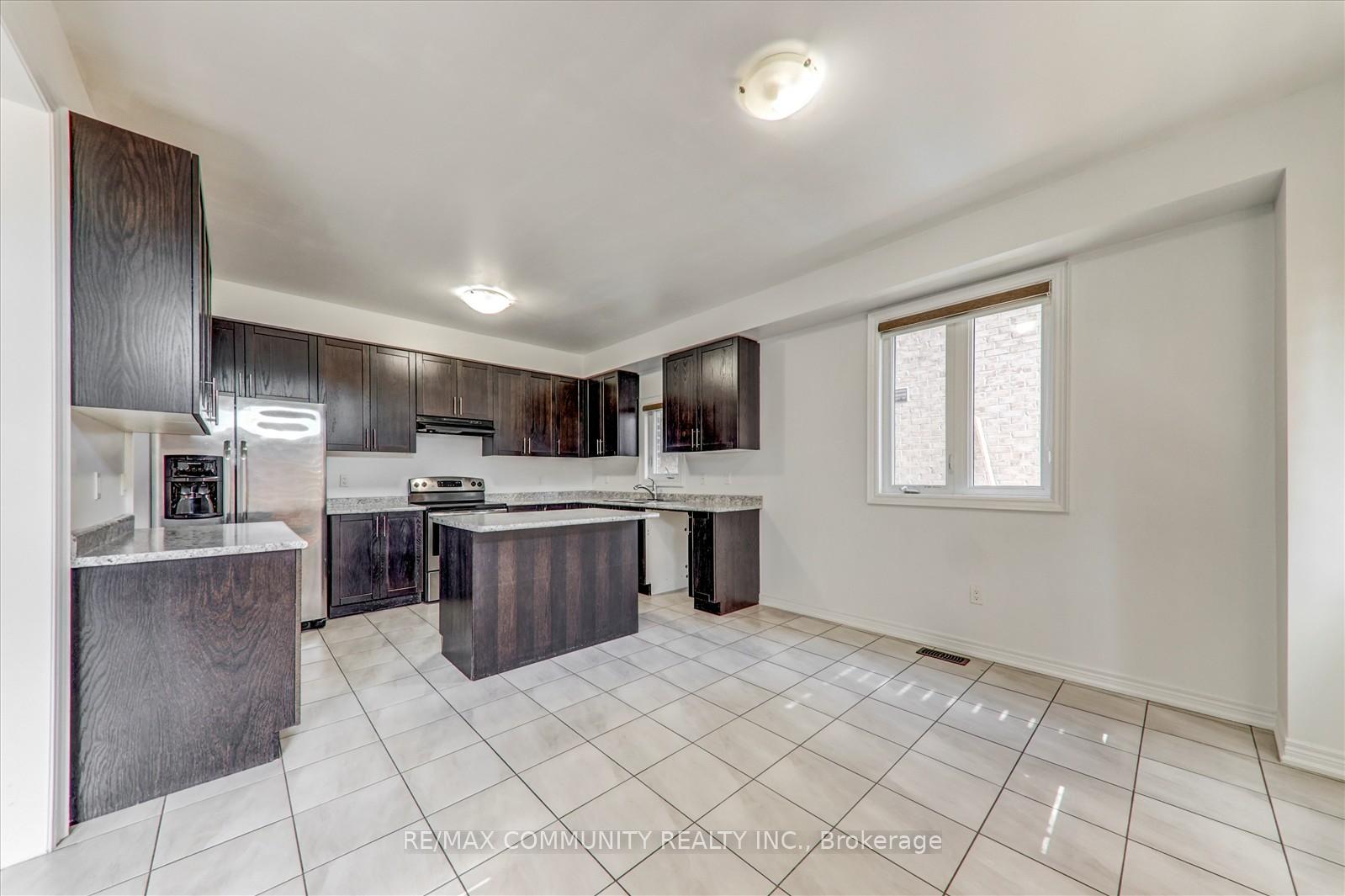 Photo 14 of 10 Whitehand Drive, Clarington, Newcastle — HOMEH