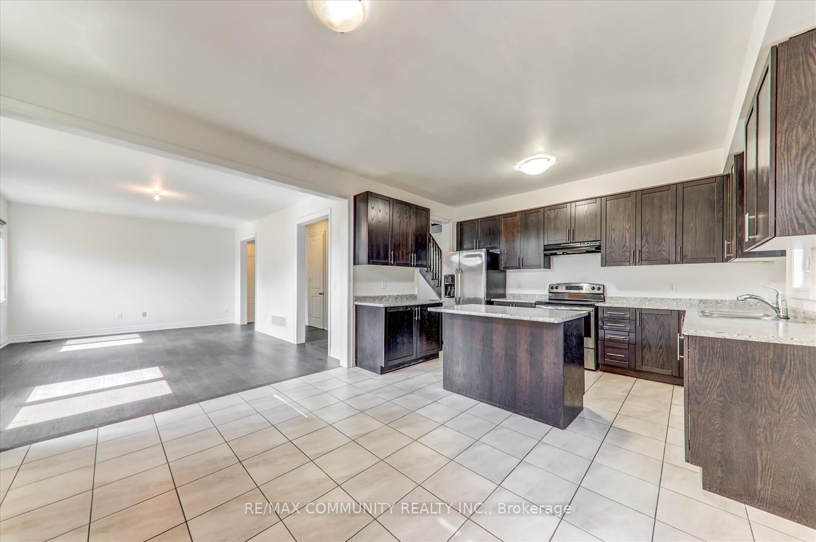 Photo 15 of 10 Whitehand Drive, Clarington, Newcastle — HOMEH