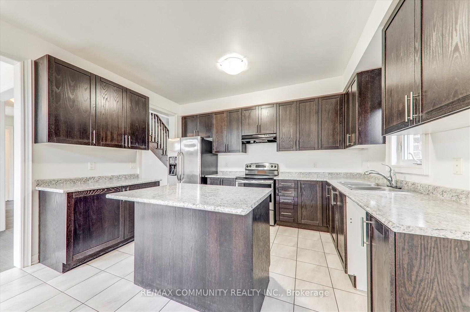 Photo 16 of 10 Whitehand Drive, Clarington, Newcastle — HOMEH