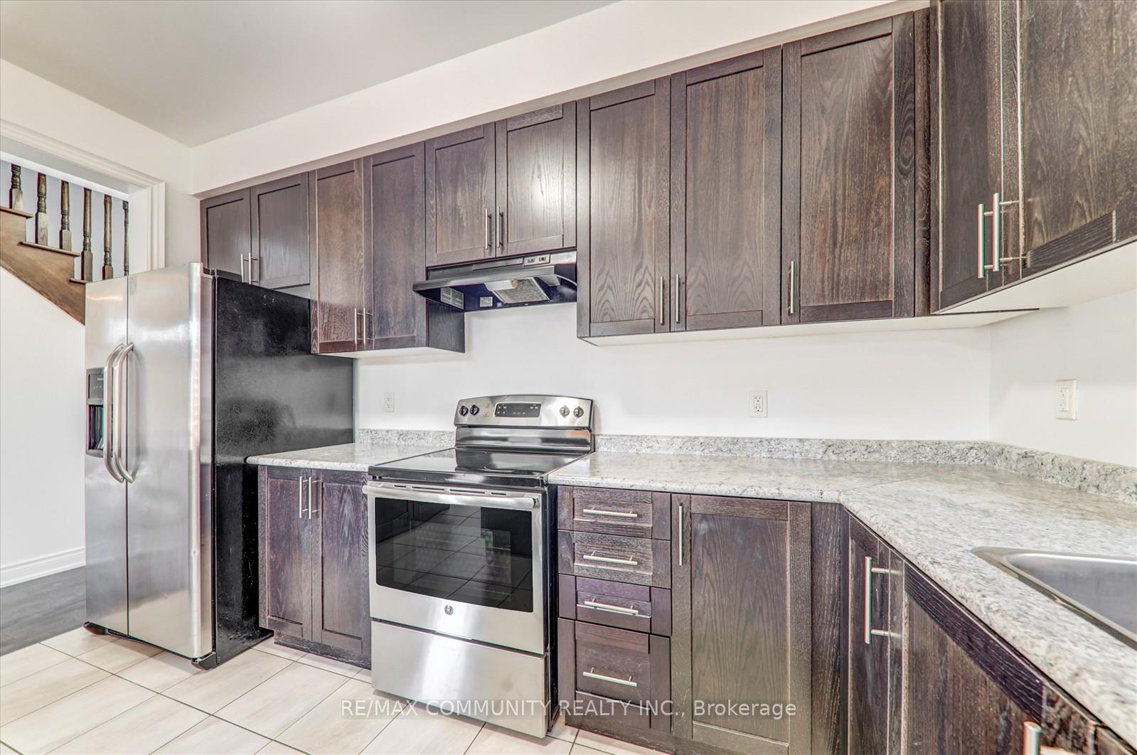 Photo 17 of 10 Whitehand Drive, Clarington, Newcastle — HOMEH