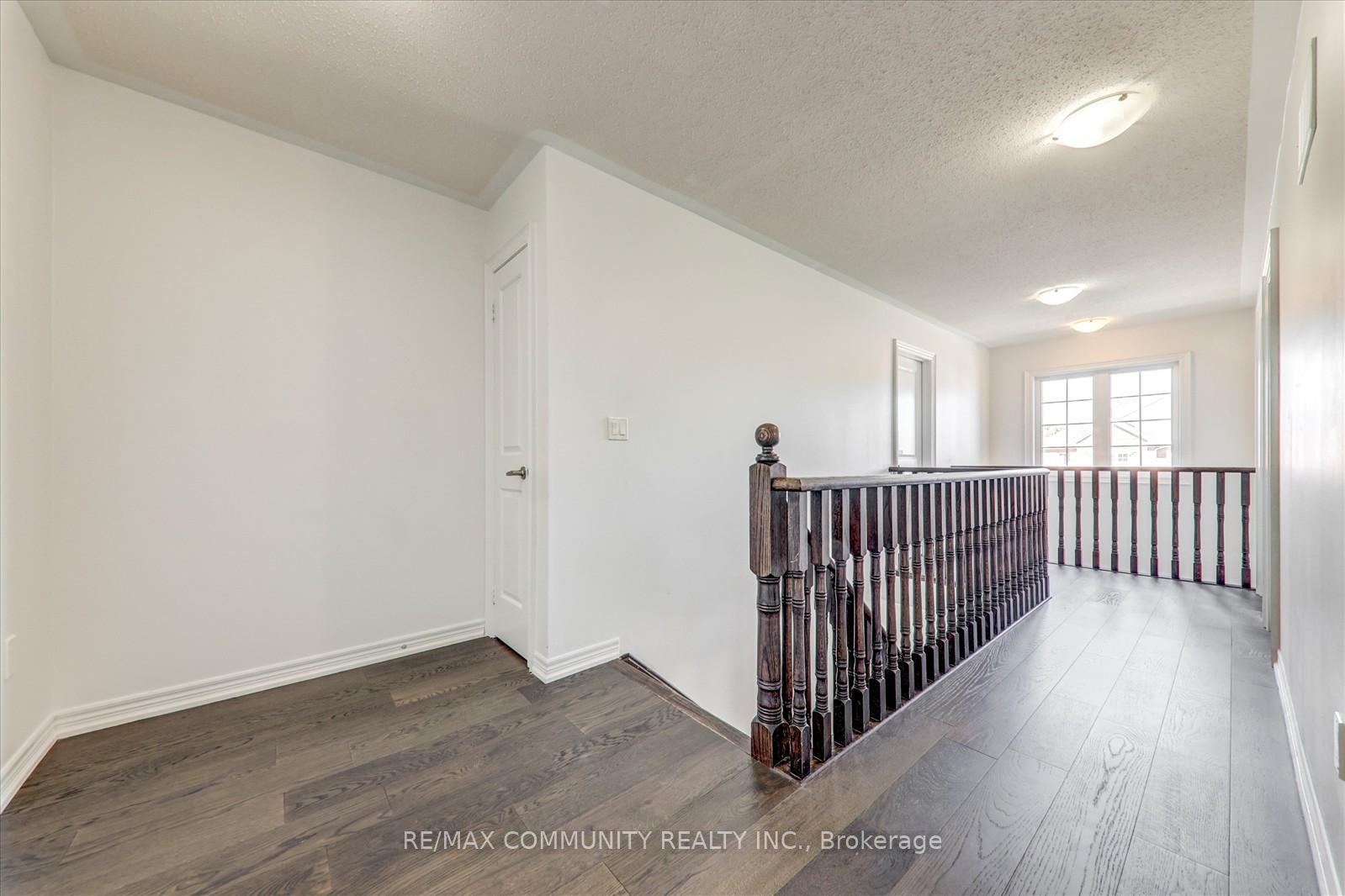 Photo 21 of 10 Whitehand Drive, Clarington, Newcastle — HOMEH