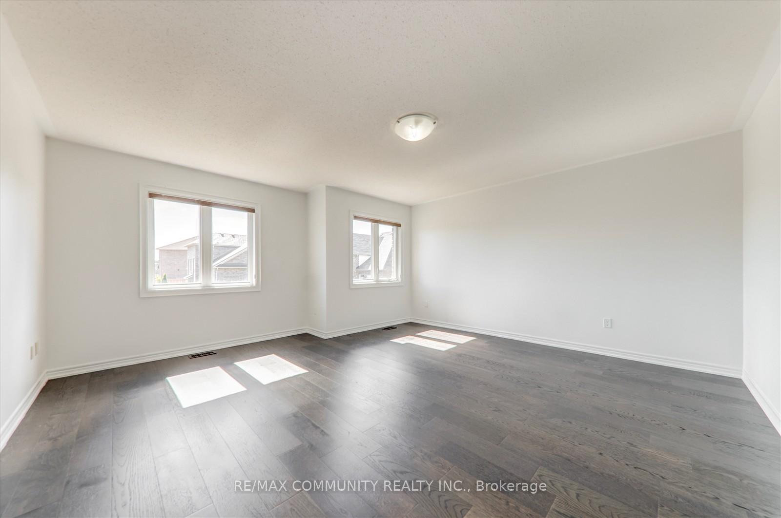 Photo 22 of 10 Whitehand Drive, Clarington, Newcastle — HOMEH