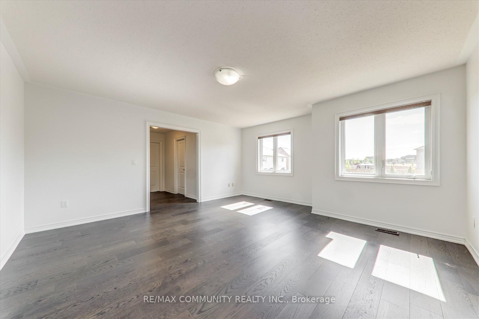 Photo 23 of 10 Whitehand Drive, Clarington, Newcastle — HOMEH