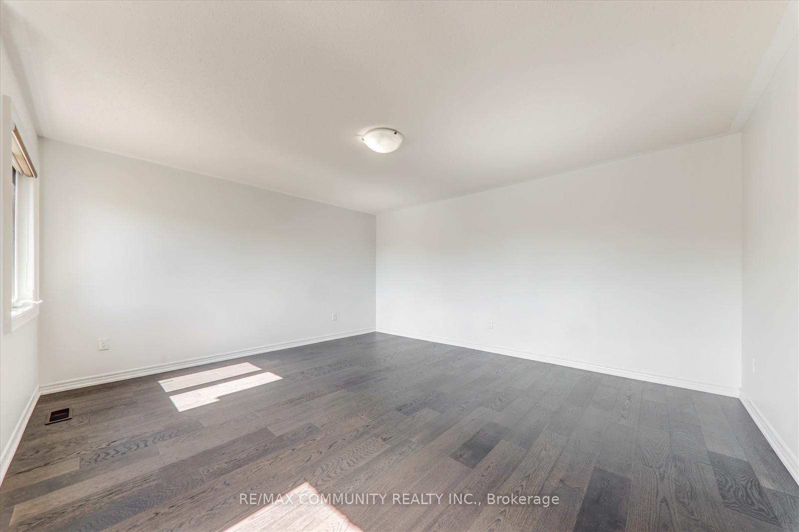 Photo 24 of 10 Whitehand Drive, Clarington, Newcastle — HOMEH