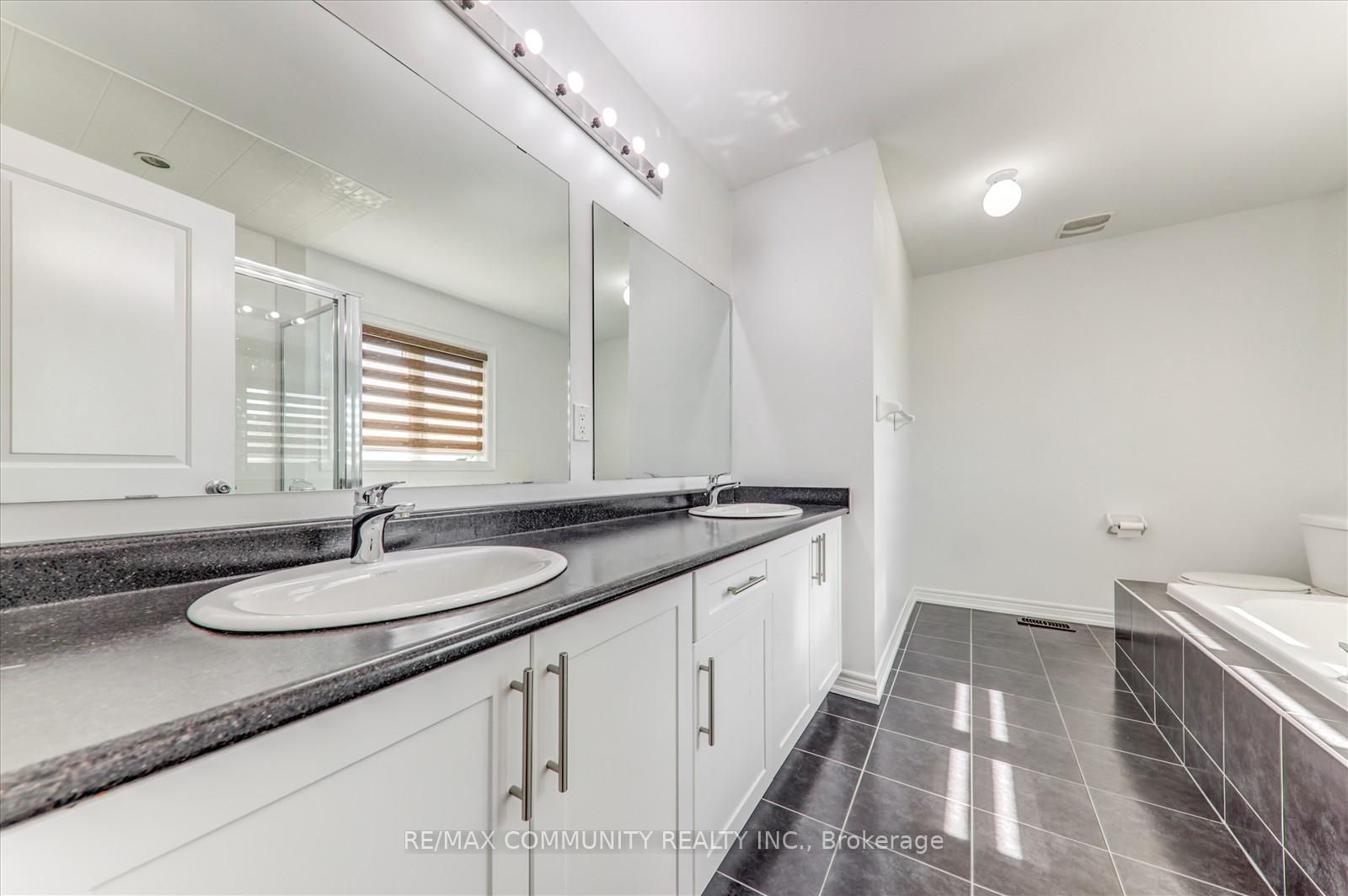 Photo 25 of 10 Whitehand Drive, Clarington, Newcastle — HOMEH