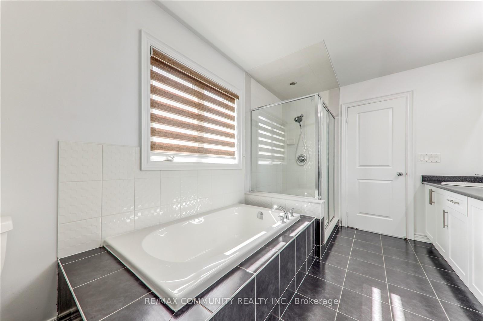 Photo 26 of 10 Whitehand Drive, Clarington, Newcastle — HOMEH