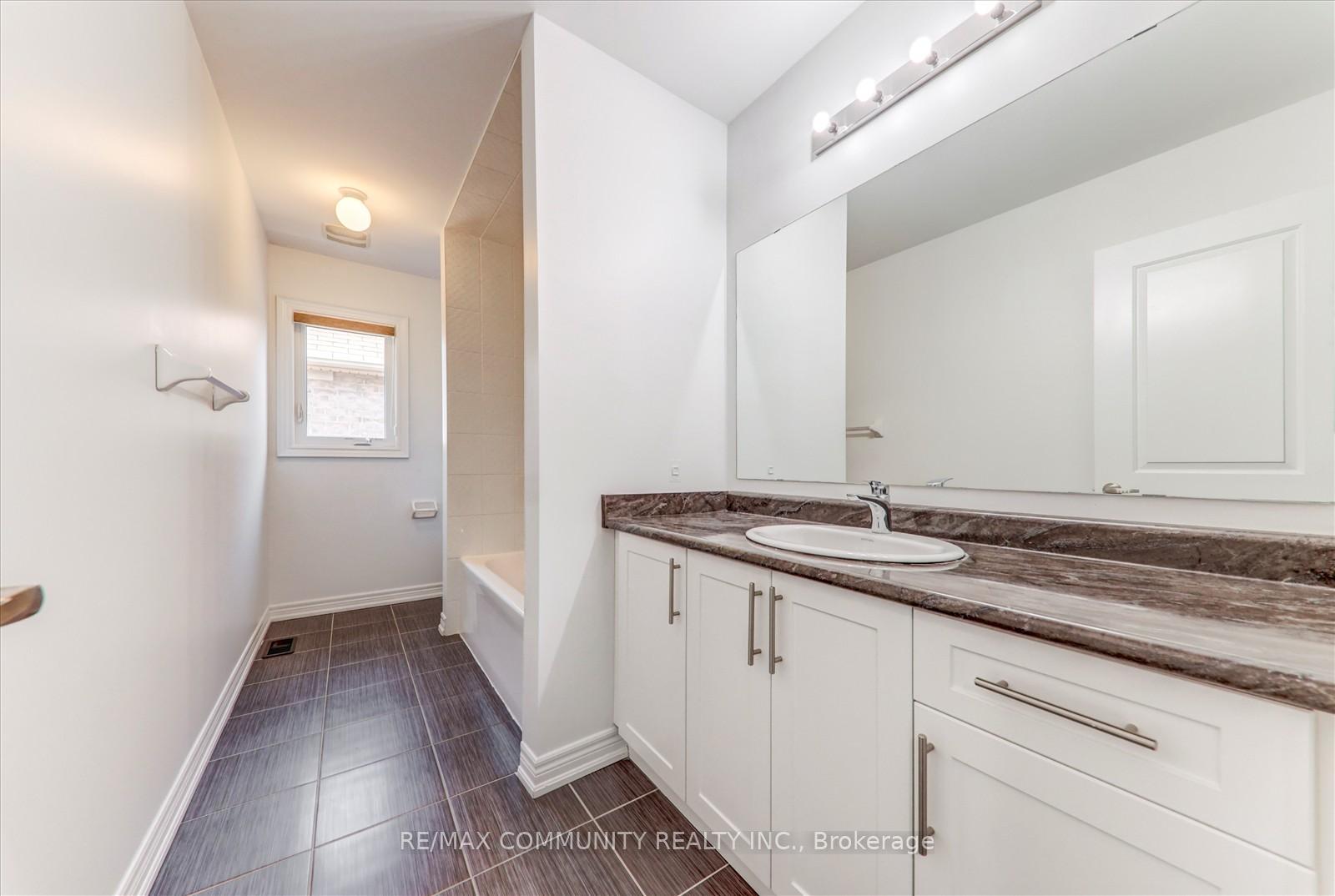 Photo 29 of 10 Whitehand Drive, Clarington, Newcastle — HOMEH