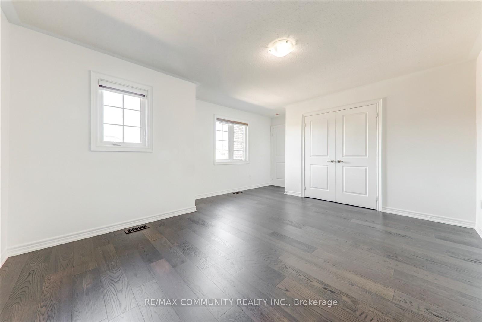 Photo 33 of 10 Whitehand Drive, Clarington, Newcastle — HOMEH