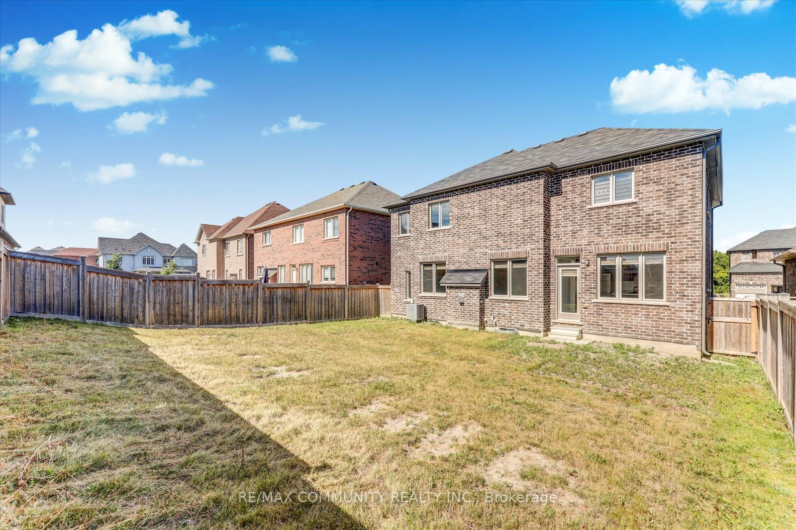 Photo 37 of 10 Whitehand Drive, Clarington, Newcastle — HOMEH