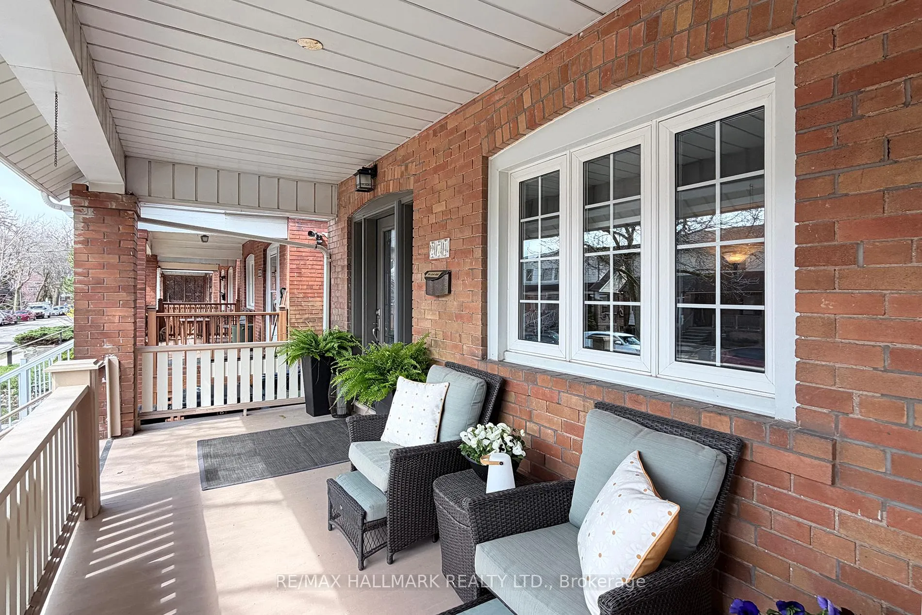 Photo 4 of 274 Wolverleigh Boulevard, Toronto, Danforth — HOMEH
