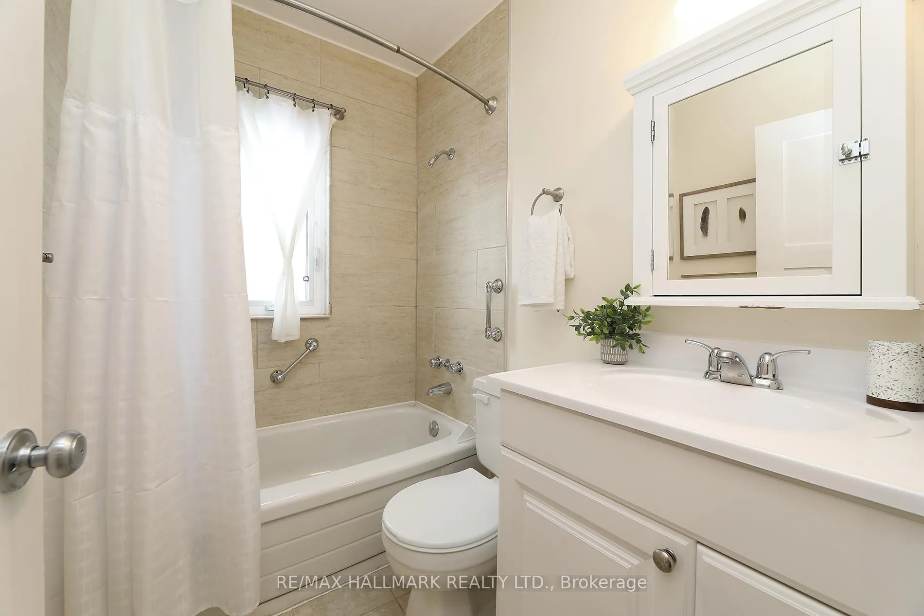 Photo 25 of 274 Wolverleigh Boulevard, Toronto, Danforth — HOMEH