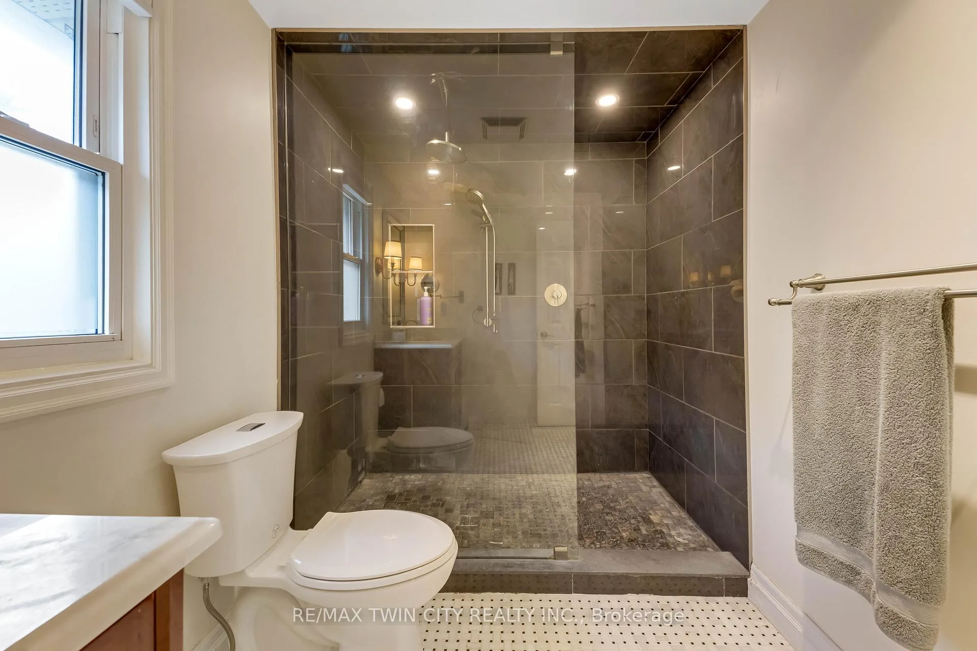 Photo 27 of 109 Ashberry Place, Waterloo — HOMEH