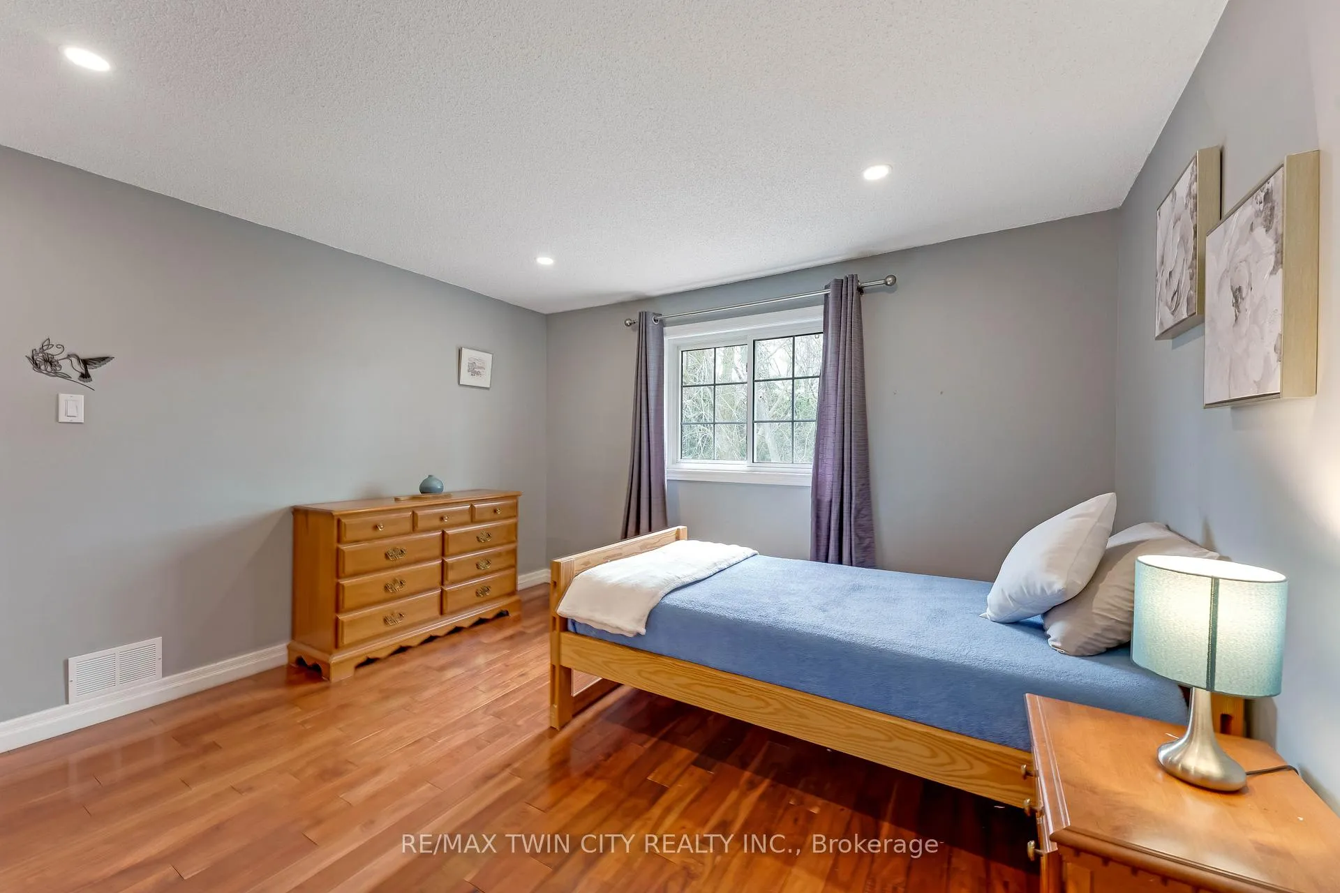 Photo 33 of 109 Ashberry Place, Waterloo — HOMEH