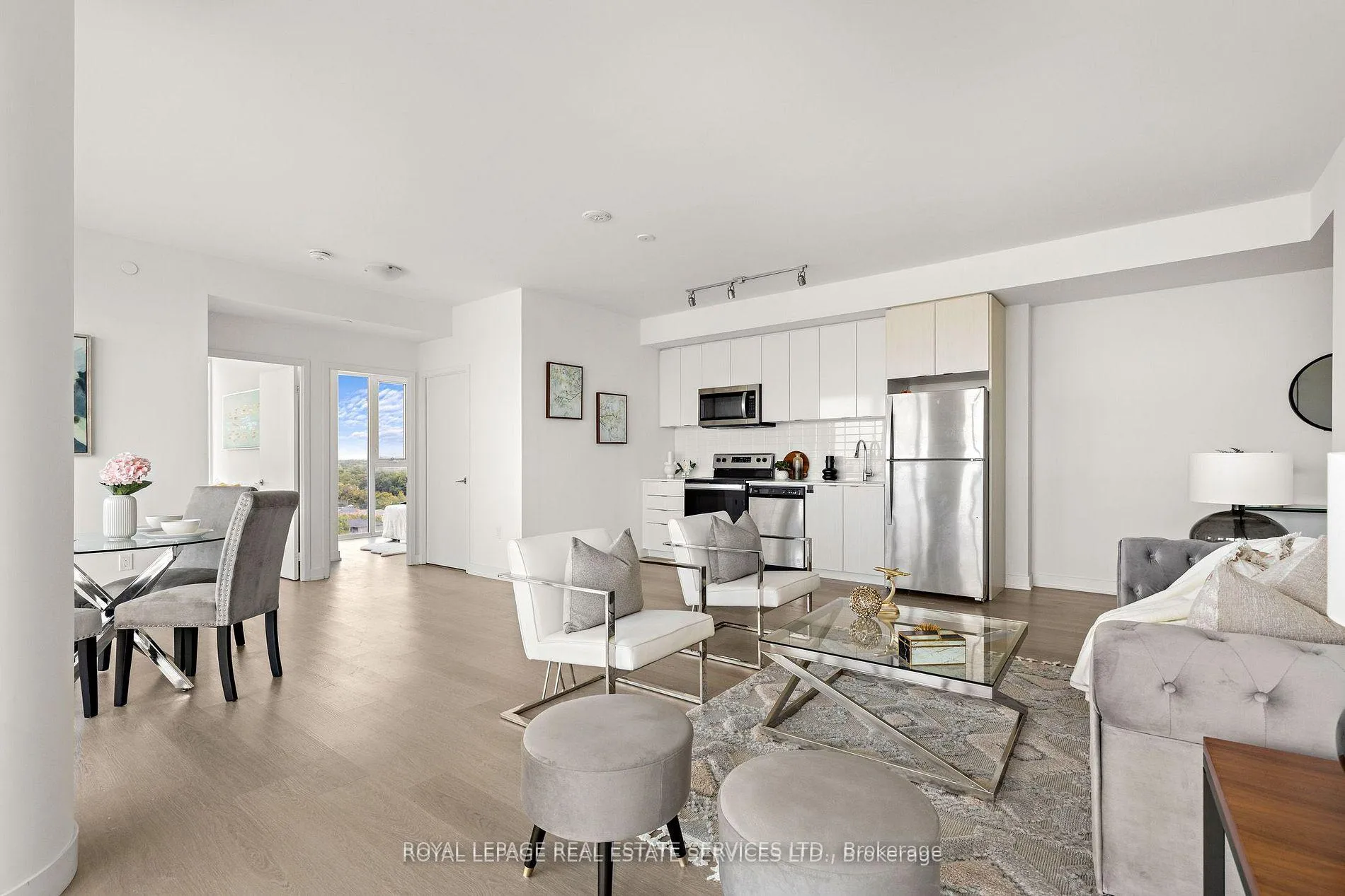 Photo 6 of Unit 907, 859 The Queensway, Etobicoke, Stonegate-Queensway — HOMEH